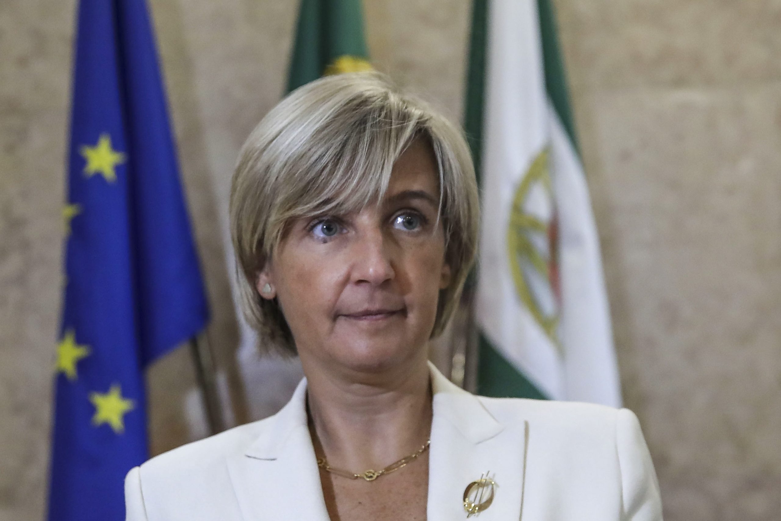 Ministra da Saúde espera resolver algumas dificuldades com contratação direta de médicos