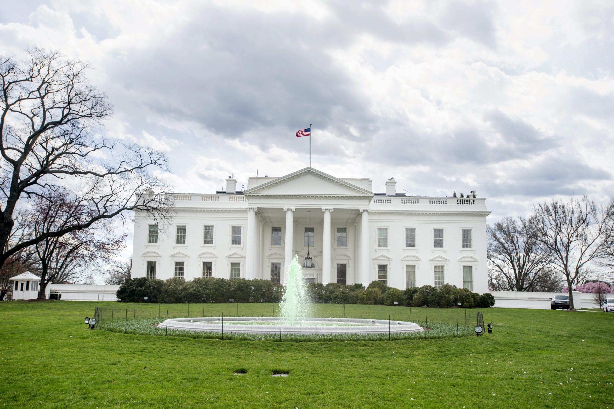 Governador do estado de Washington anuncia candidatura presidencial pelos democratas