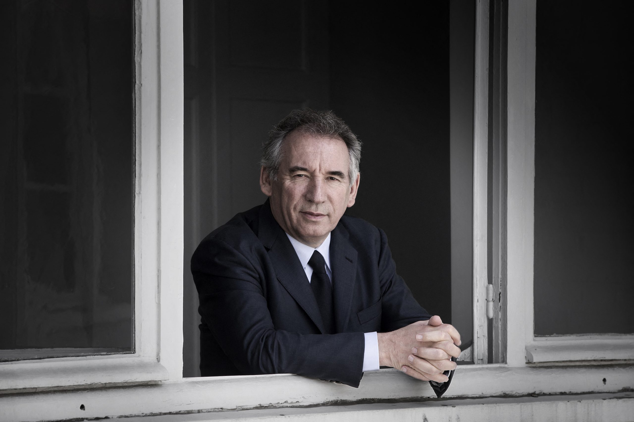 França: governo pode cair se François Bayrou não sobreviver a moção de confiança