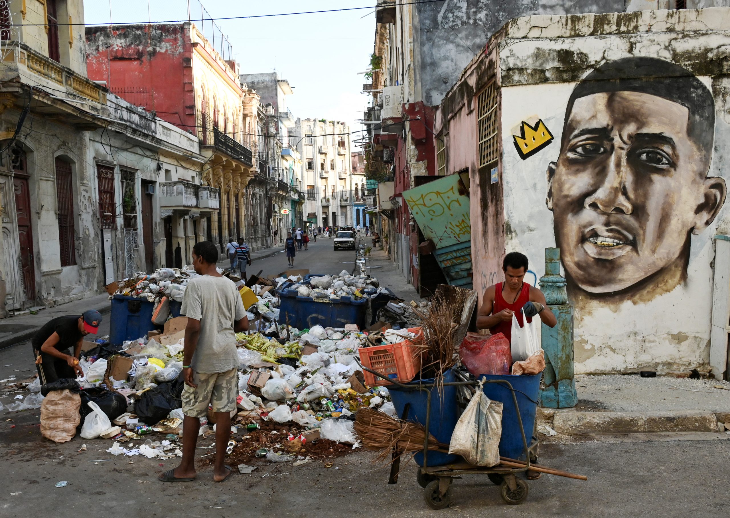 Havana: a cidade congelada no tempo era mágica para turistas, agora está sobrecarregada com lixo