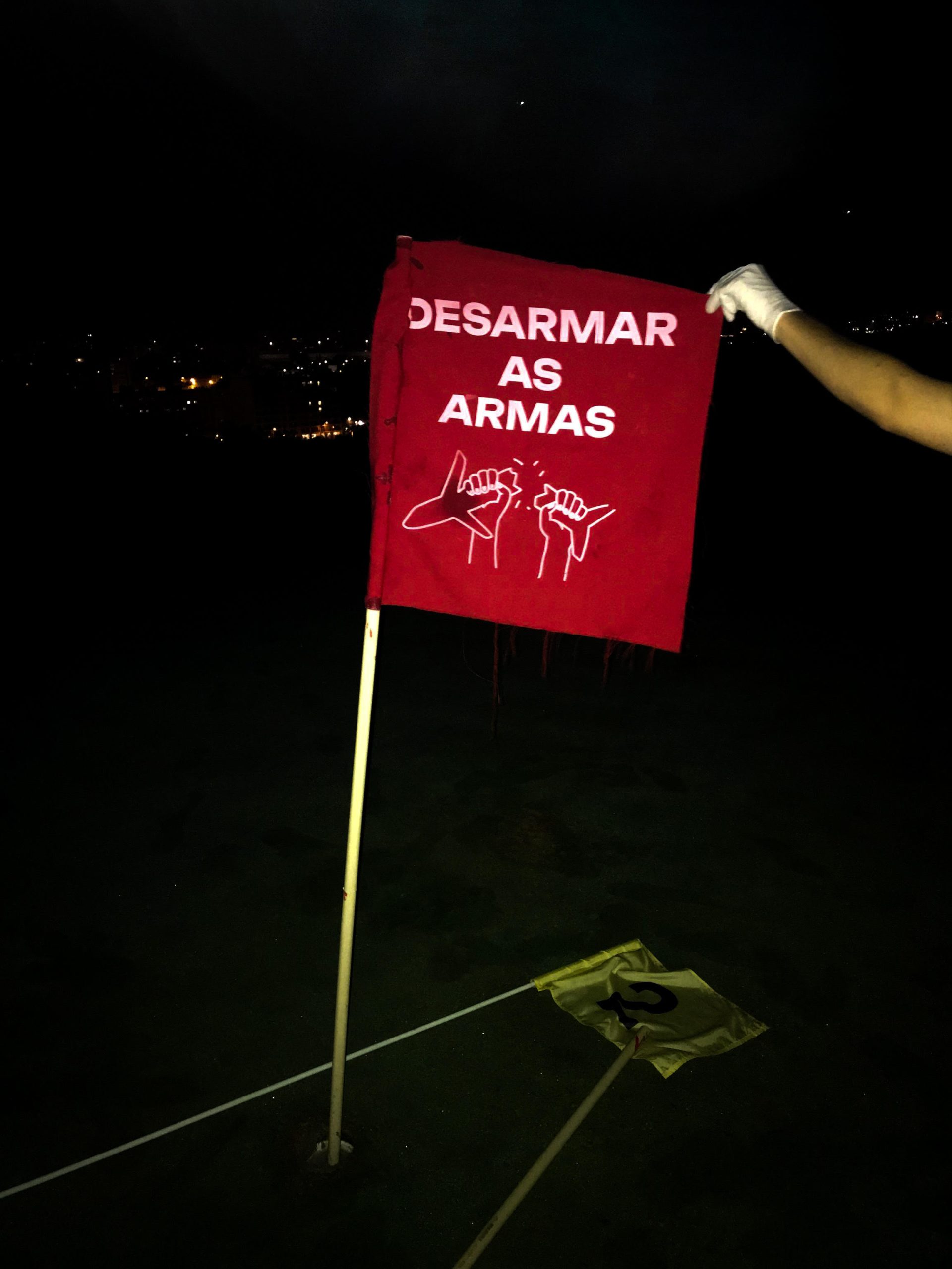 Ativistas do Climáximo inutilizam campo de golf do Paço do Lumiar e substituem bandeiras
