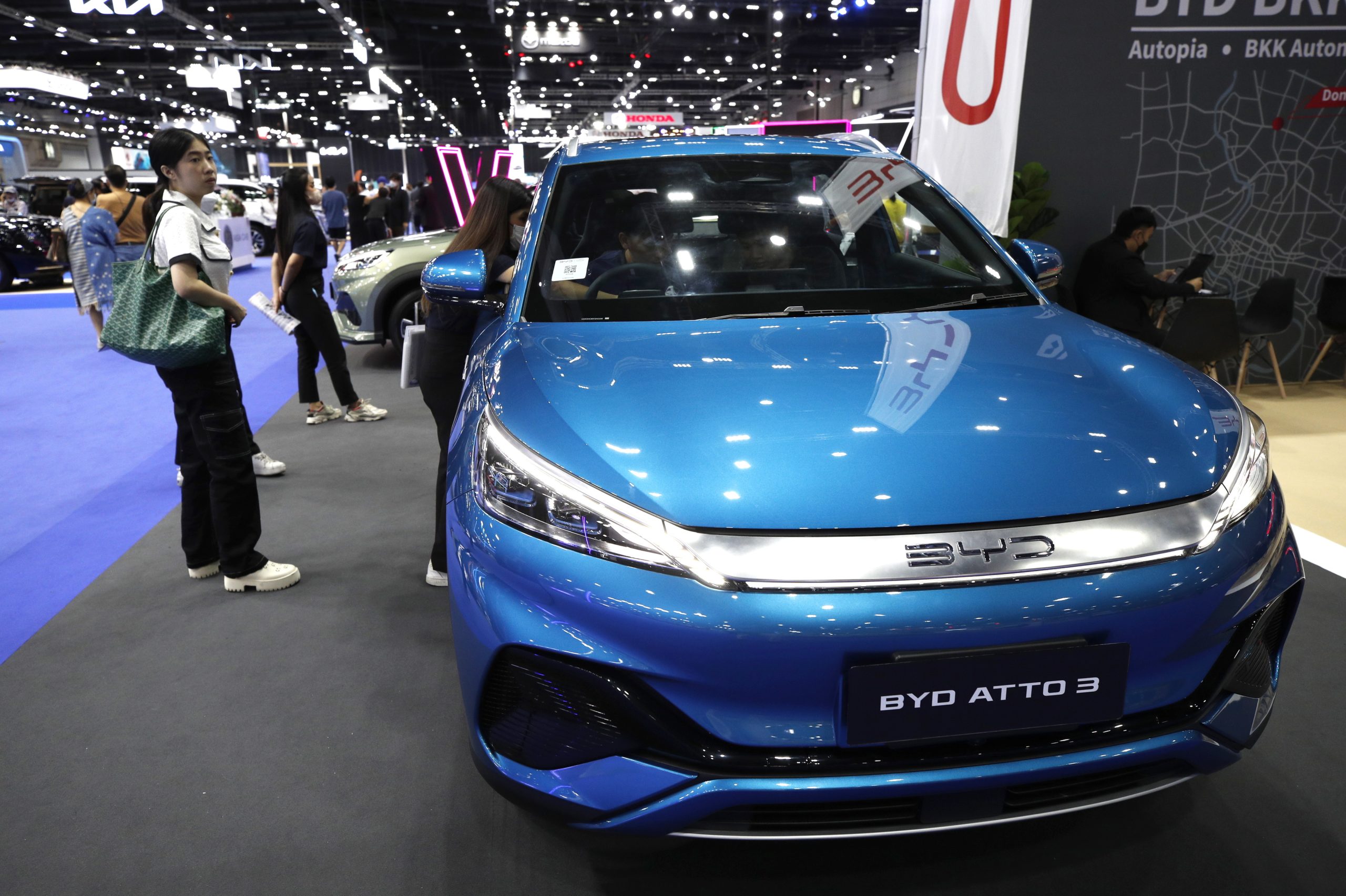 BYD, fabricante de carros elétricos chinesa, anuncia recorde de vendas em outubro