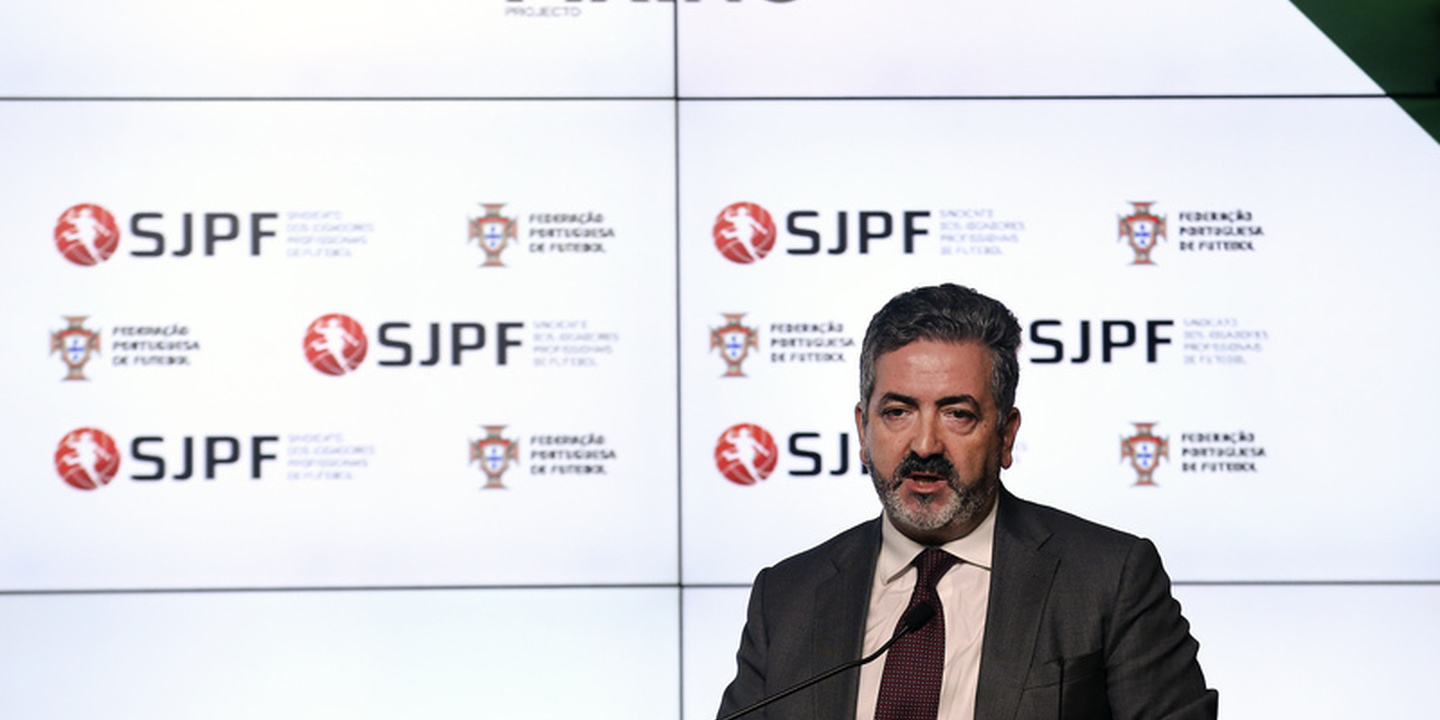 Profissionais de futebol devem aprender a poupar e preparar o futuro