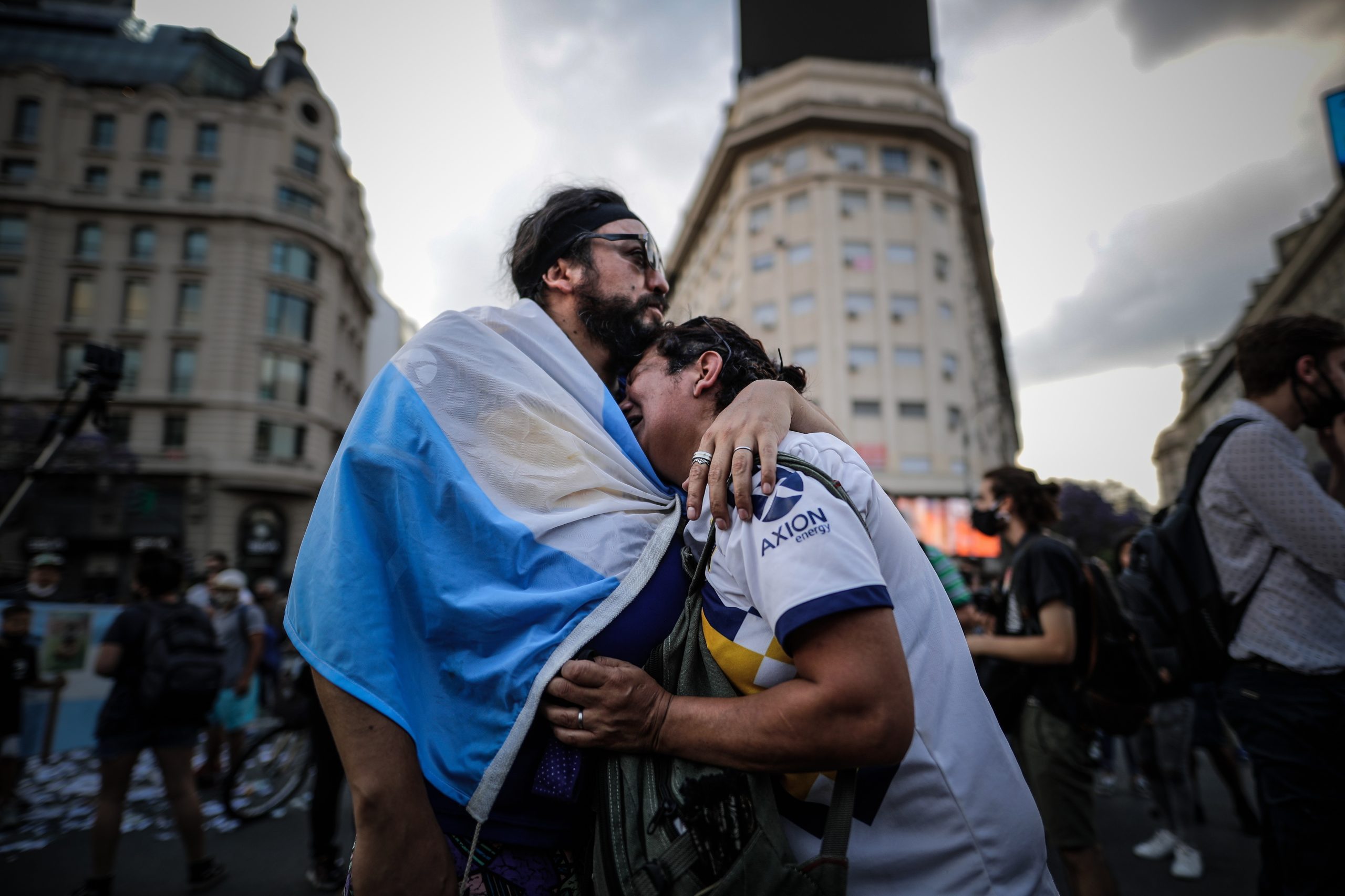 Maradona: Homenagens entre lágrimas de dor e cânticos de alegria numa Argentina em luto