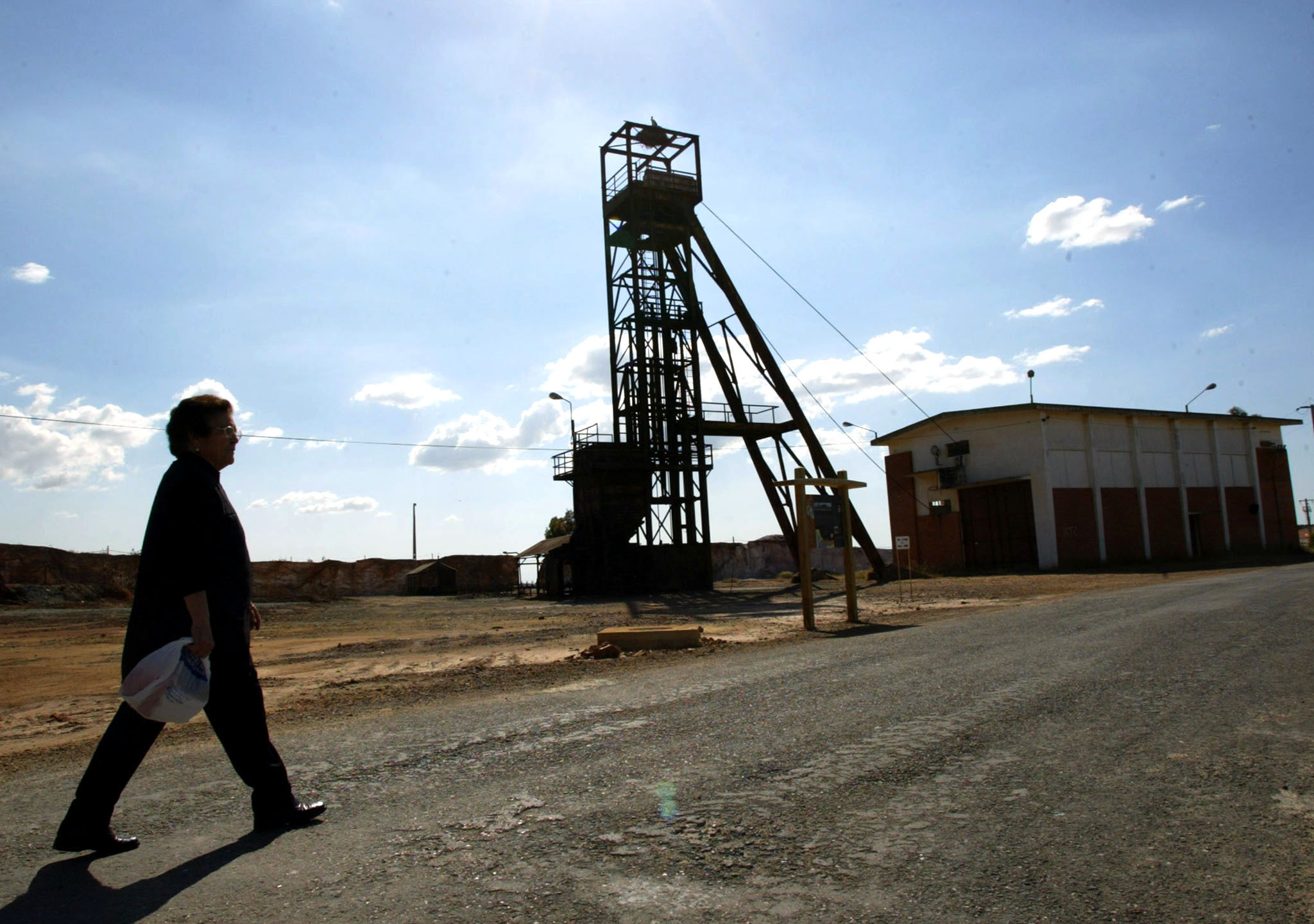 Governo aprova dois novos contratos de prospeção mineira