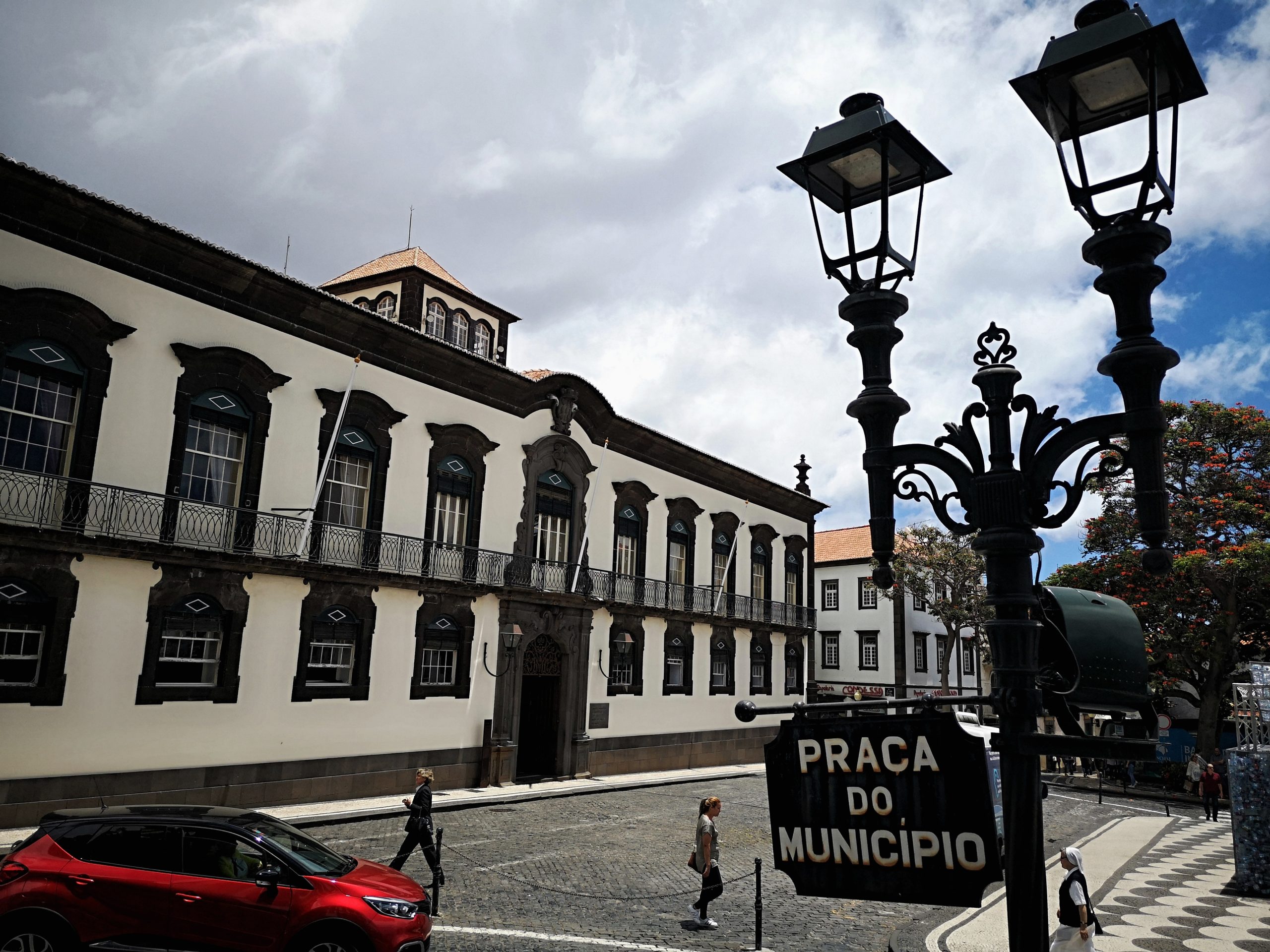 Covid-19: Câmara do Funchal ativa plano de contingência após teste positivo de trabalhador