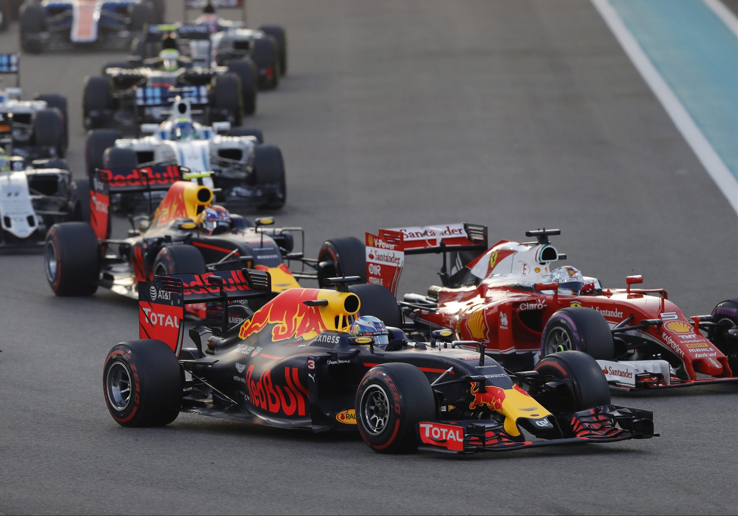 Fórmula 1: Daniel Ricciardo dá nega à Mercedes e fica na Red Bull