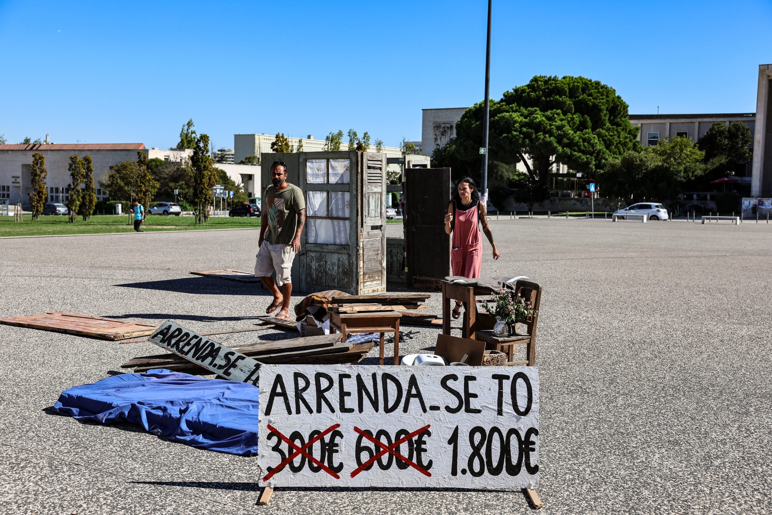 Protesto de estudantes “aluga” uma barraca por 1.800 euros em Lisboa