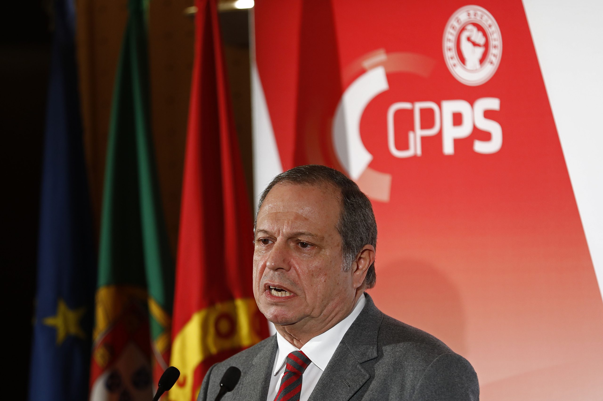 Carlos César (PS) considera “precipitadas” posições sobre aumentos salariais em 2019