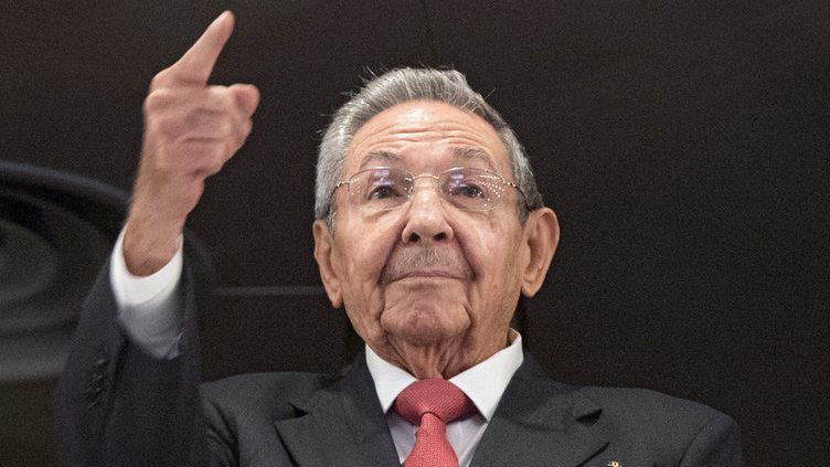 Raúl Castro rejeita ‘fórmulas privatizadoras’ na economia cubana
