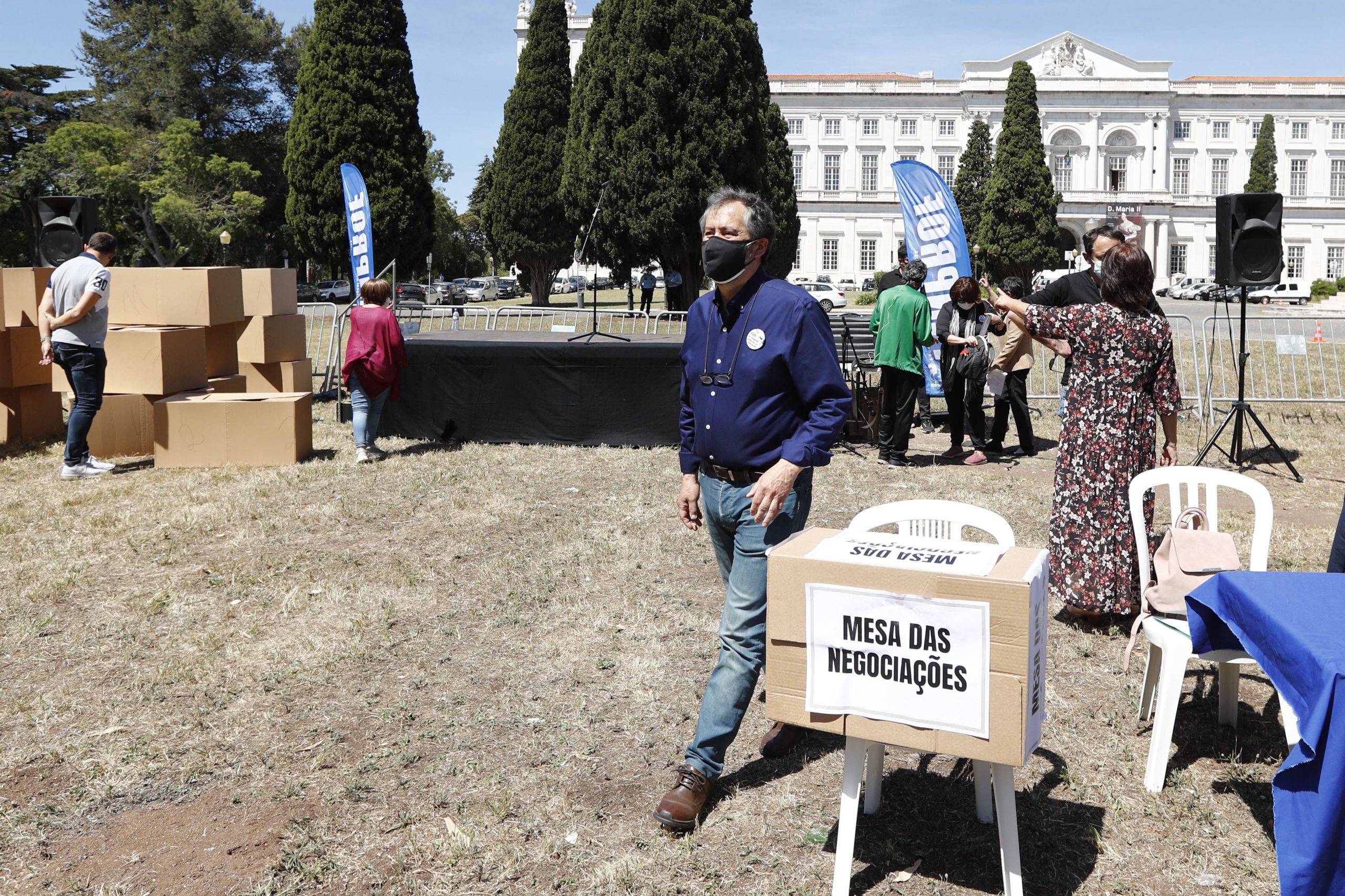 “Horários absolutamente ilegais”. Professores manifestam-se por melhores condições de trabalho