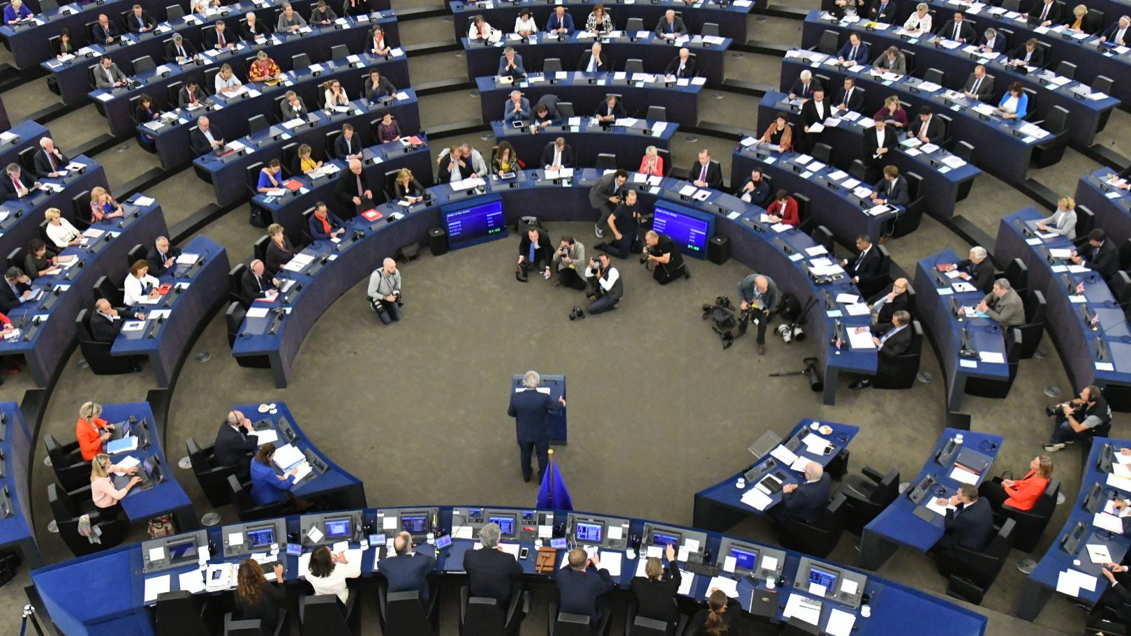 Parlamento Europeu aprova novas regras contra branqueamento de capitais