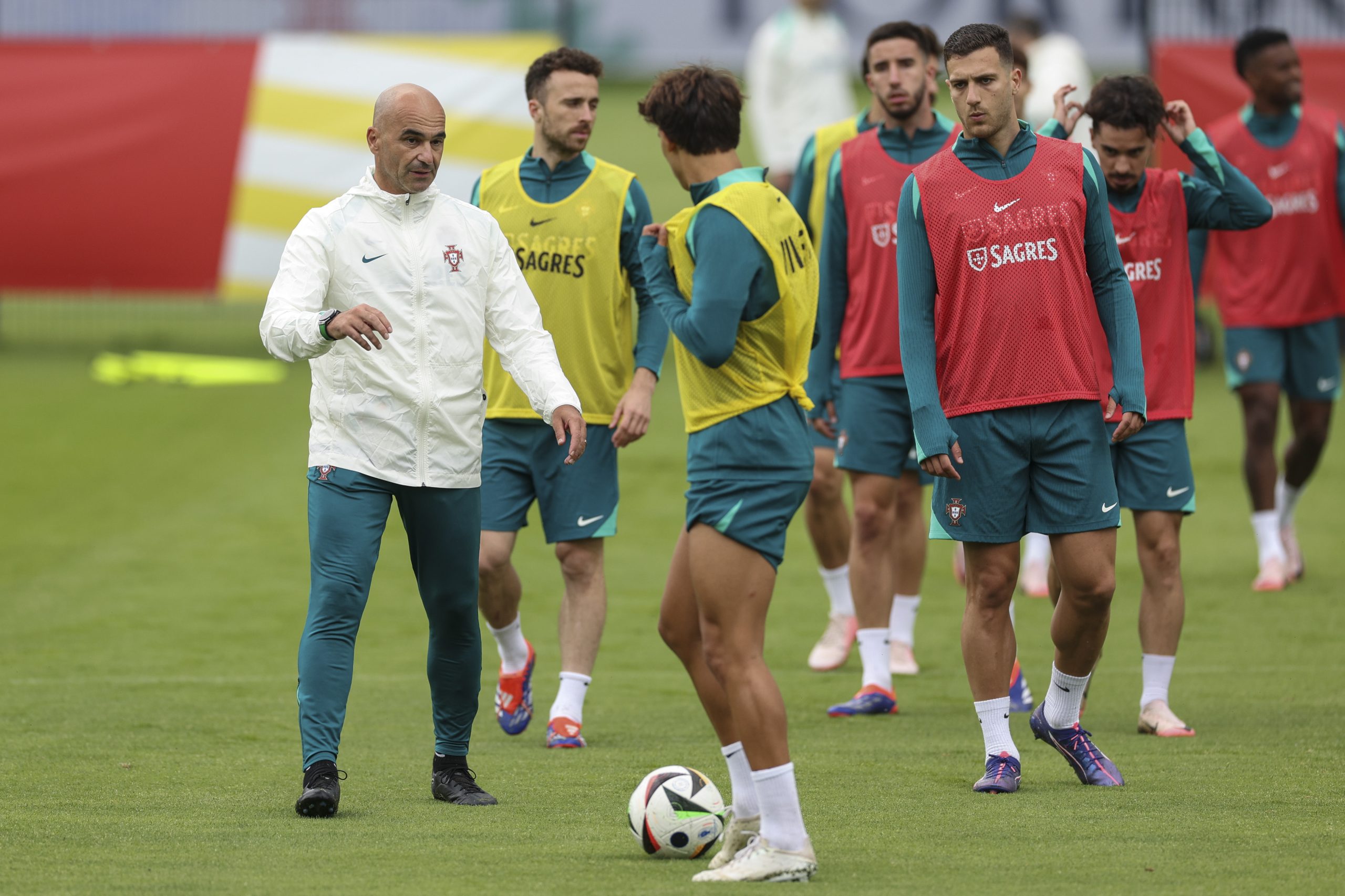 Euro2024: Seleção portuguesa continua a preparar jogo contra a França e viaja para Hamburgo
