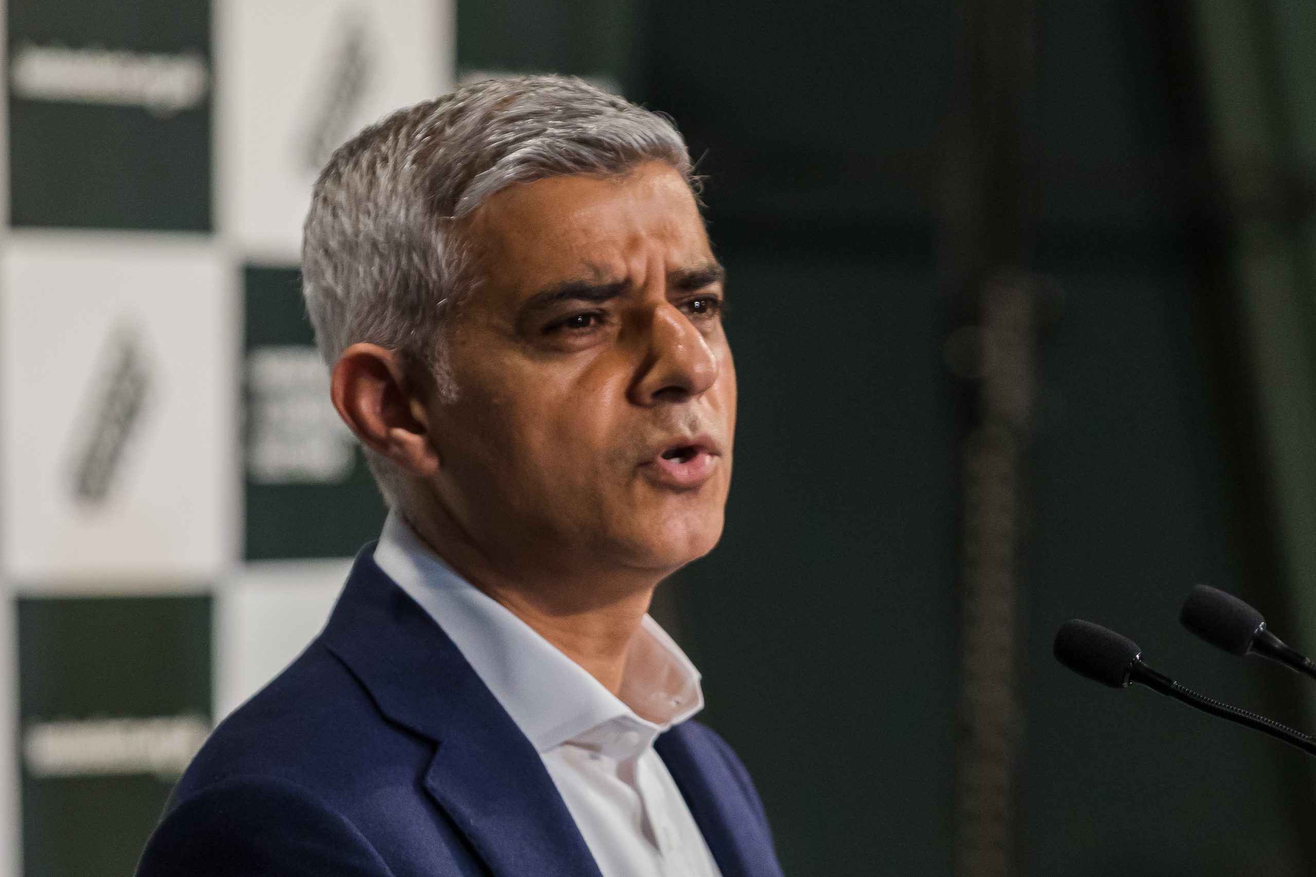 Reino Unido: Autarca de Londres preocupado com a ausência de pessoal na saúde devido à Ómicron
