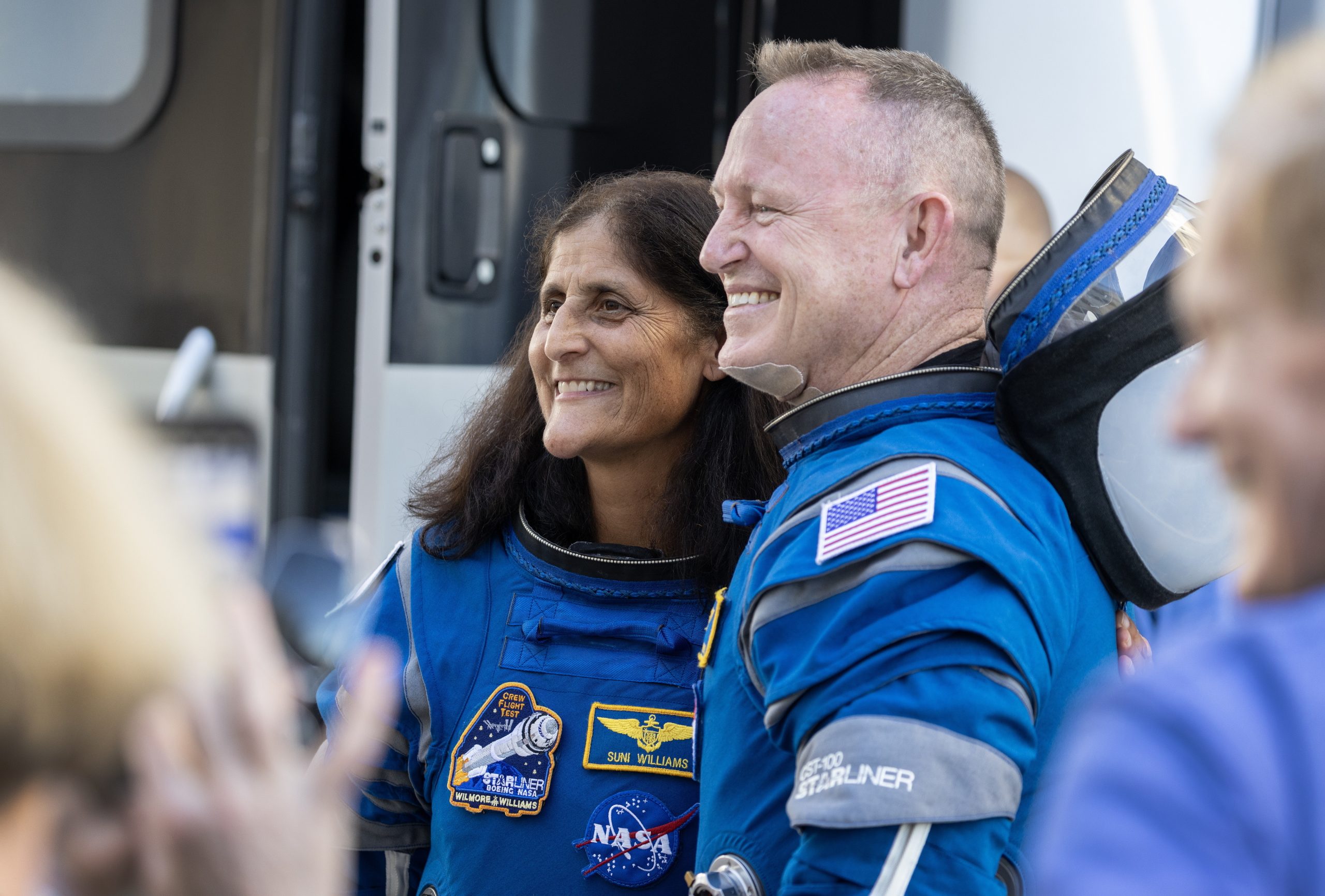 Dois astronautas presos no Espaço vão regressar à Terra no próximo ano numa nave da SpaceX