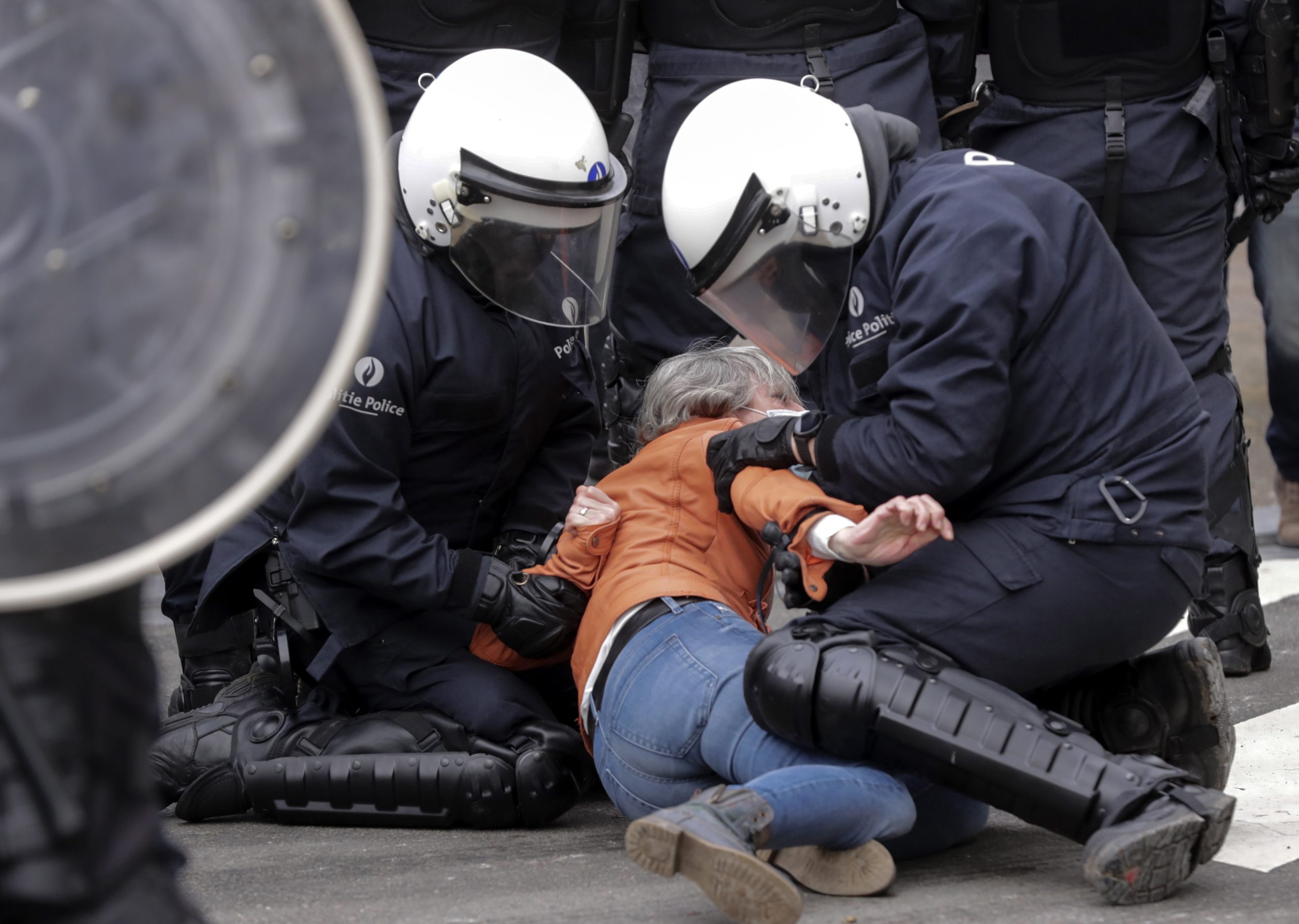 Mais de 200 detidos na Bélgica em protestos contra medidas de combate à pandemia
