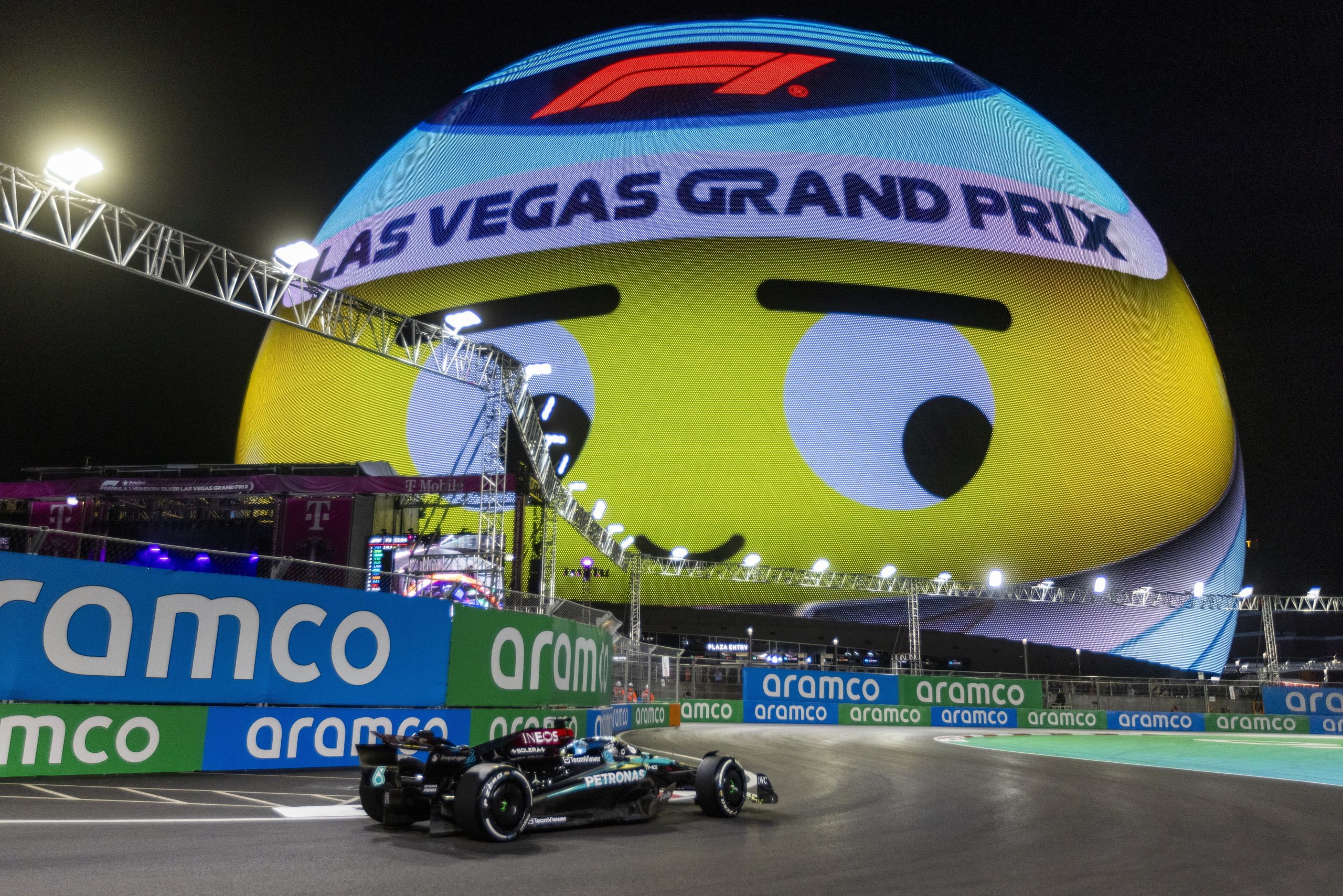 “É incrível voltar a estar na pole”. Russell faz a melhor volta no Grande Prémio de Las Vegas