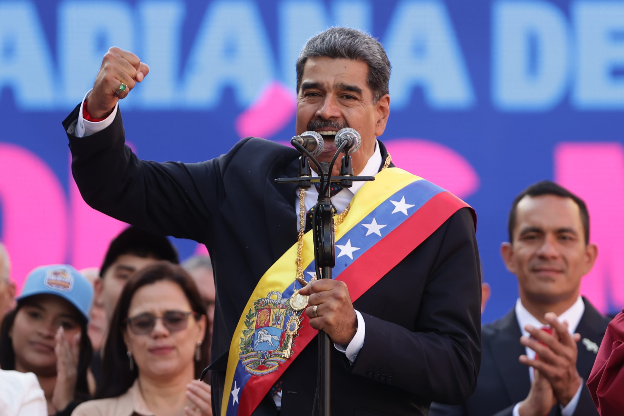 Cresce a tensão EUA – Venezuela, sem incidentes com portugueses, diz MNE