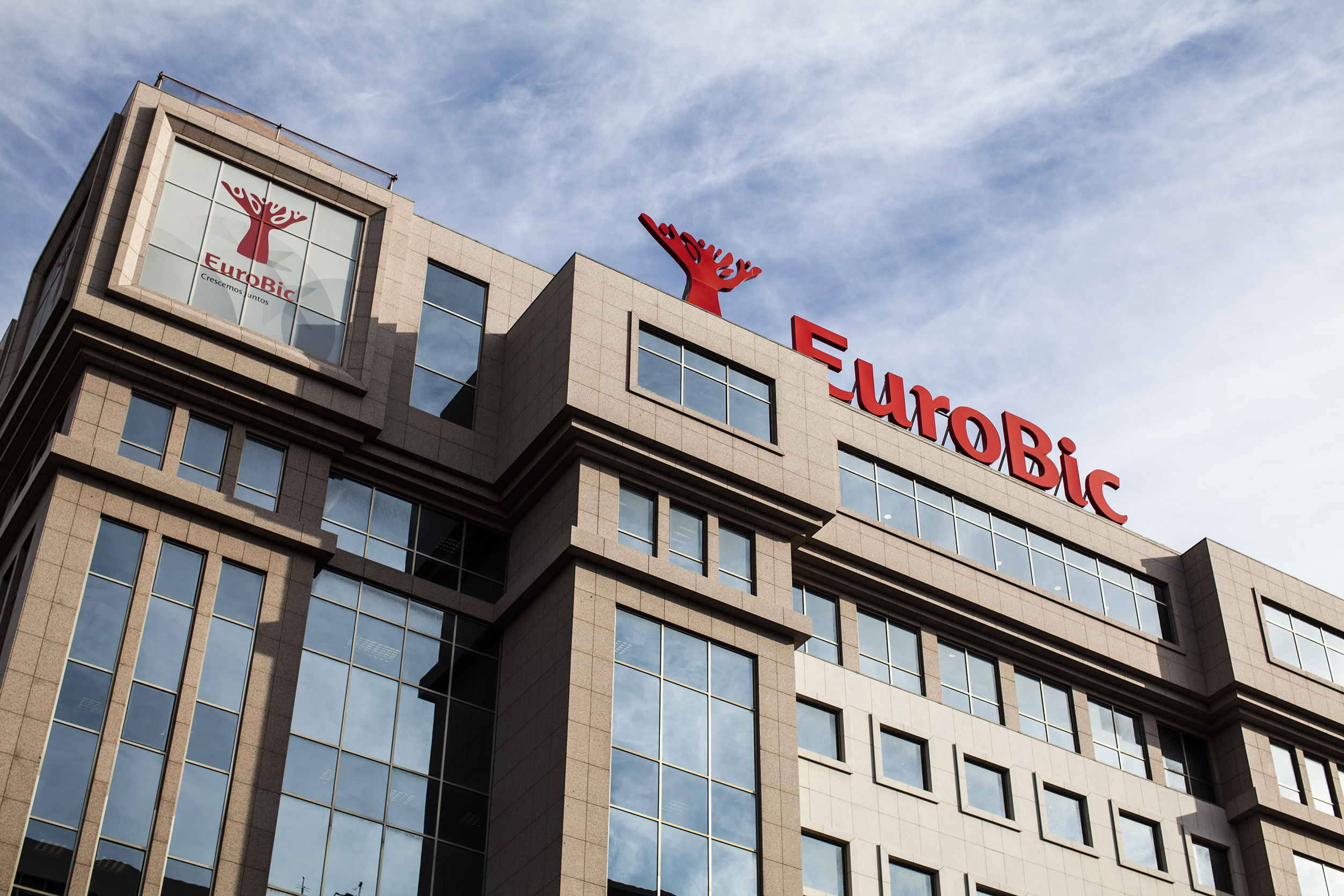 Luanda Leaks: EuroBic corta relações comerciais com entidades ligadas a Isabel dos Santos