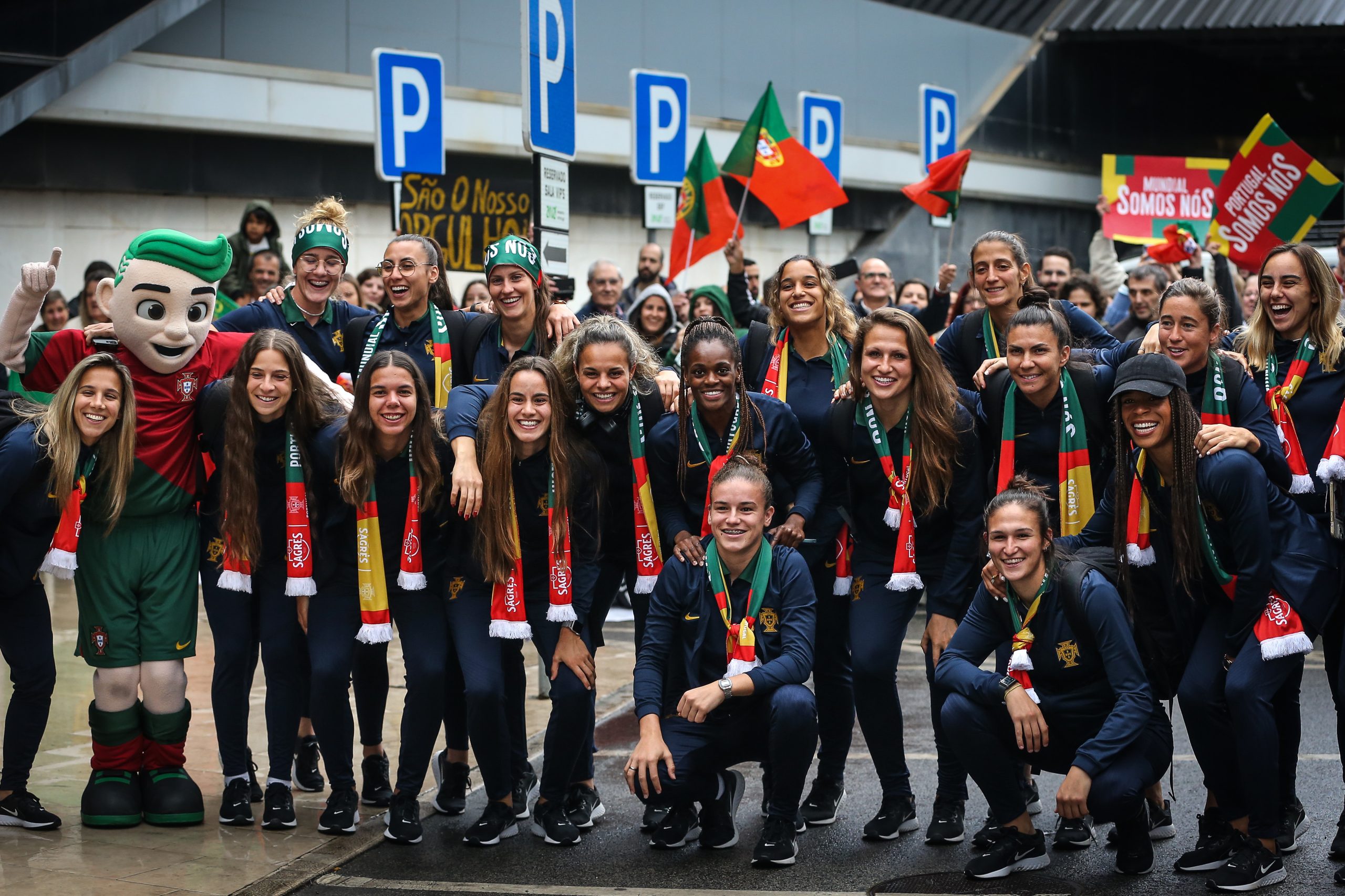 Seleção feminina de futebol regressou a Lisboa após concretizar sonho “de muitos anos”