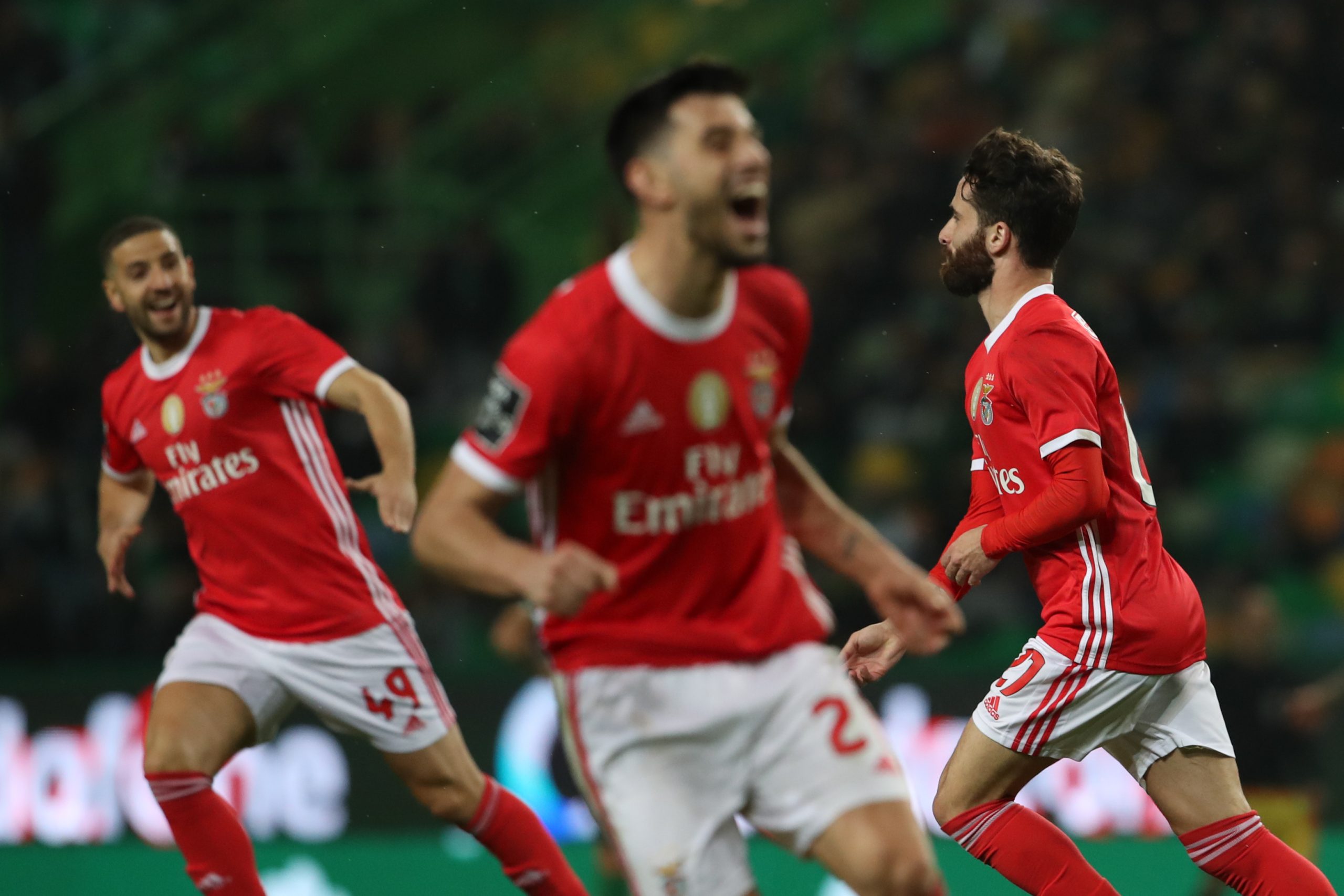 Benfica procura aumentar recorde de vitórias fora frente ao Paços de Ferreira