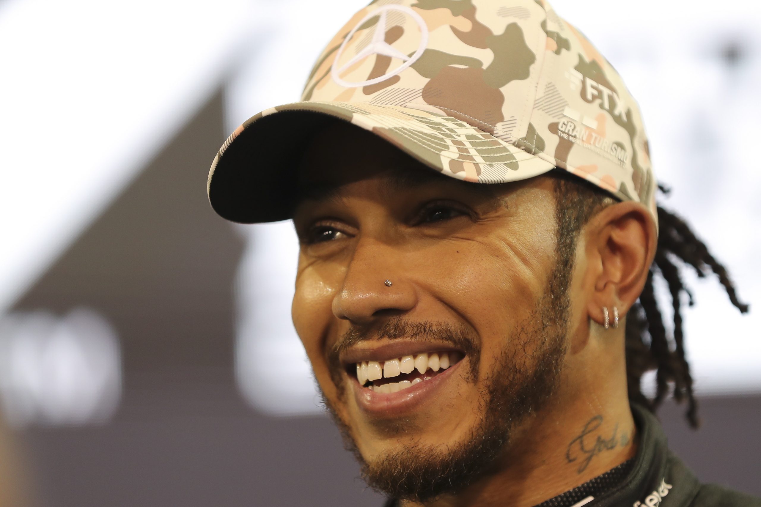 Lewis Hamilton pronto a “atacar nova temporada” de Fórmula 1