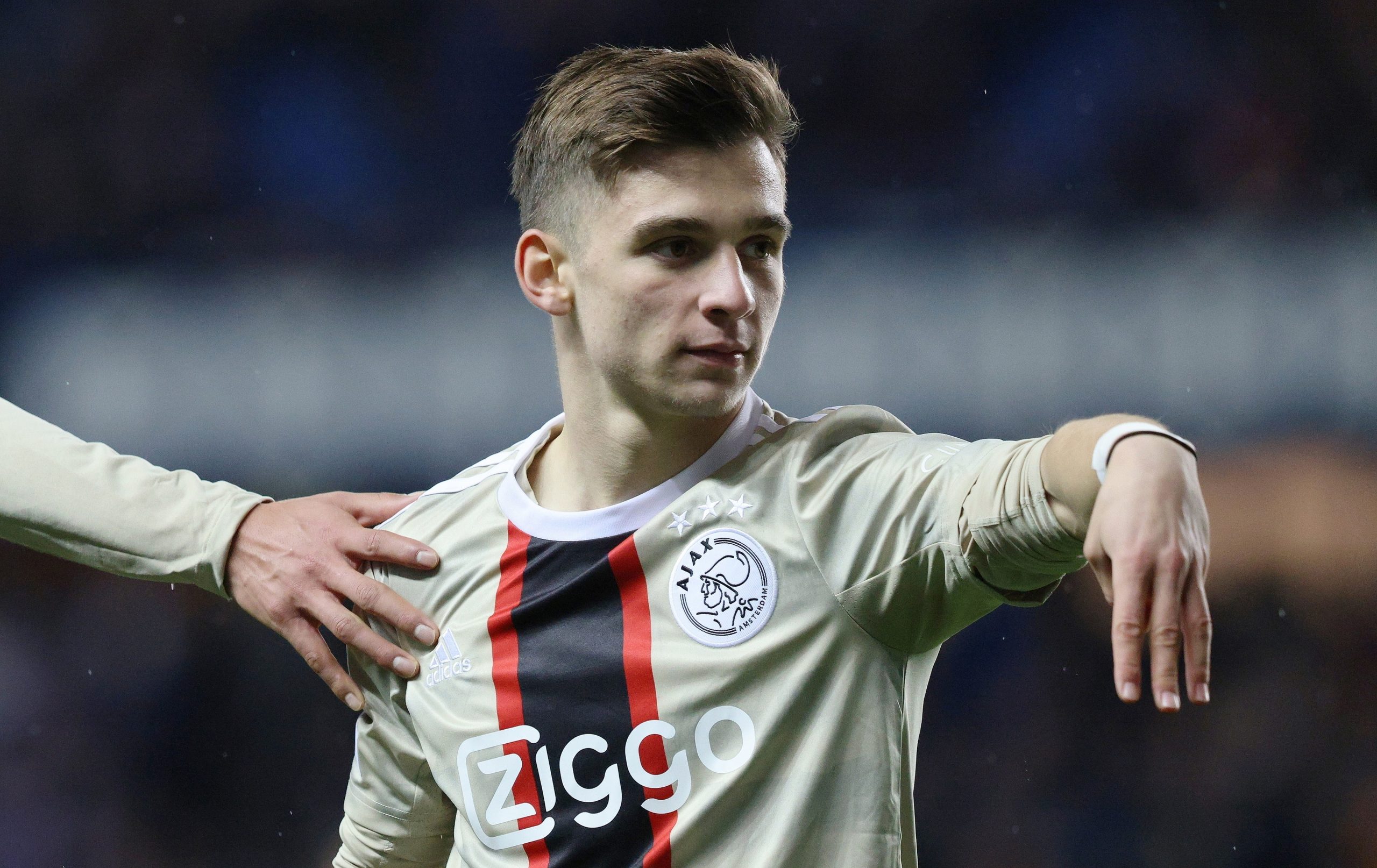 Avançado Francisco Conceição regressa ao FC Porto por empréstimo do Ajax