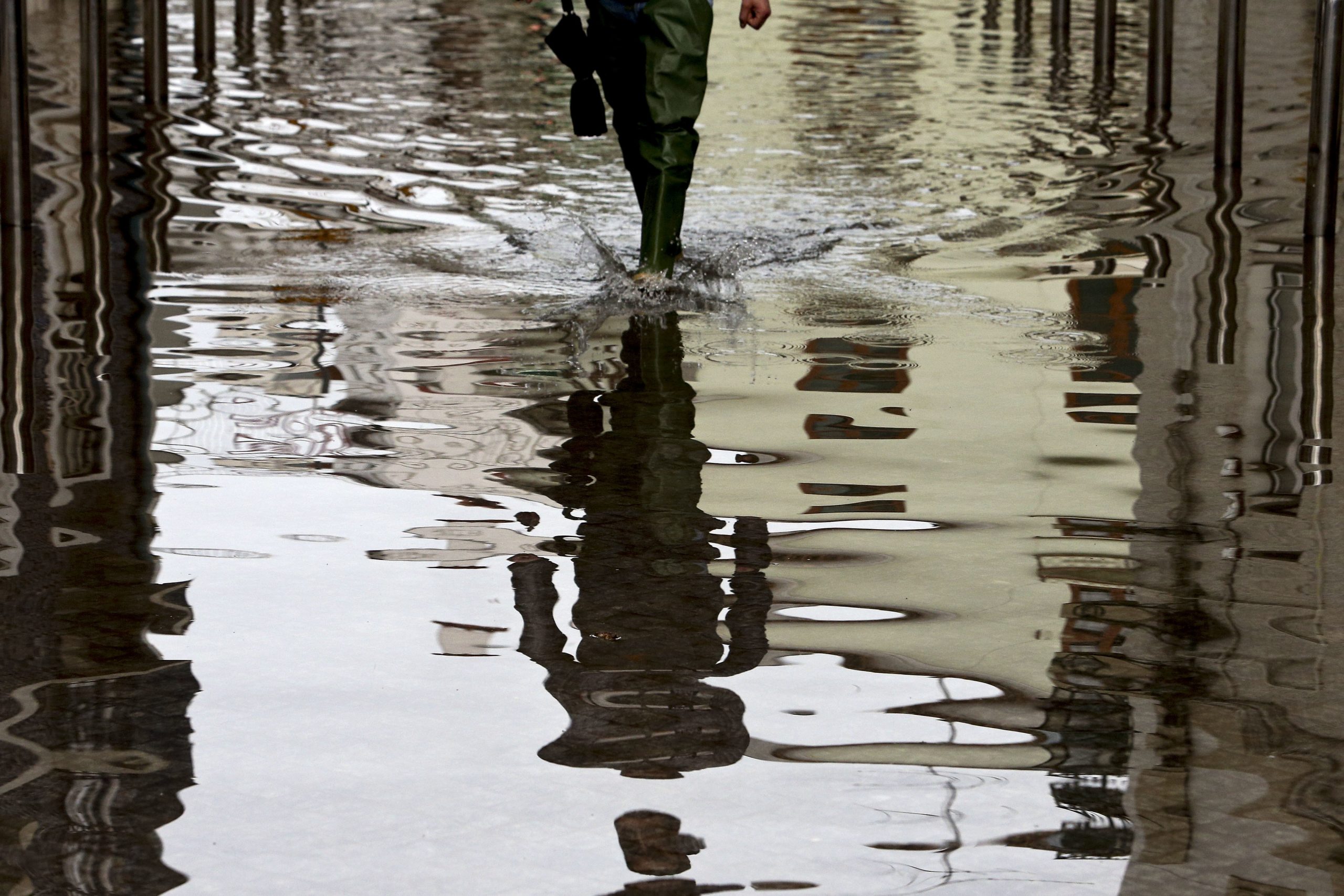 Proteção Civil alerta população para previsões de chuva que podem causar cheias