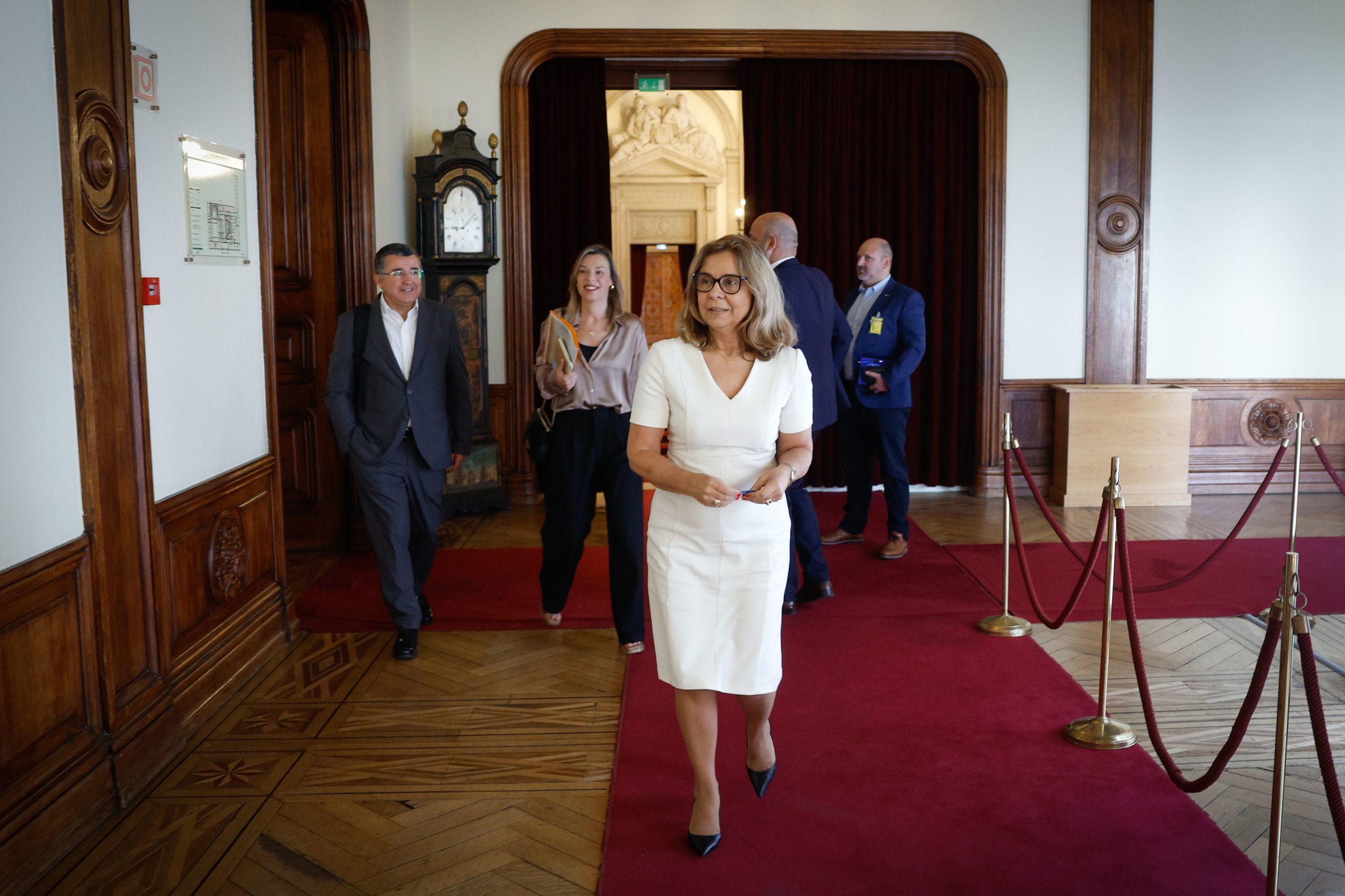 Depois de acidente, Ministra da Saúde está estável e vai ficar em observação cerca de 12 horas