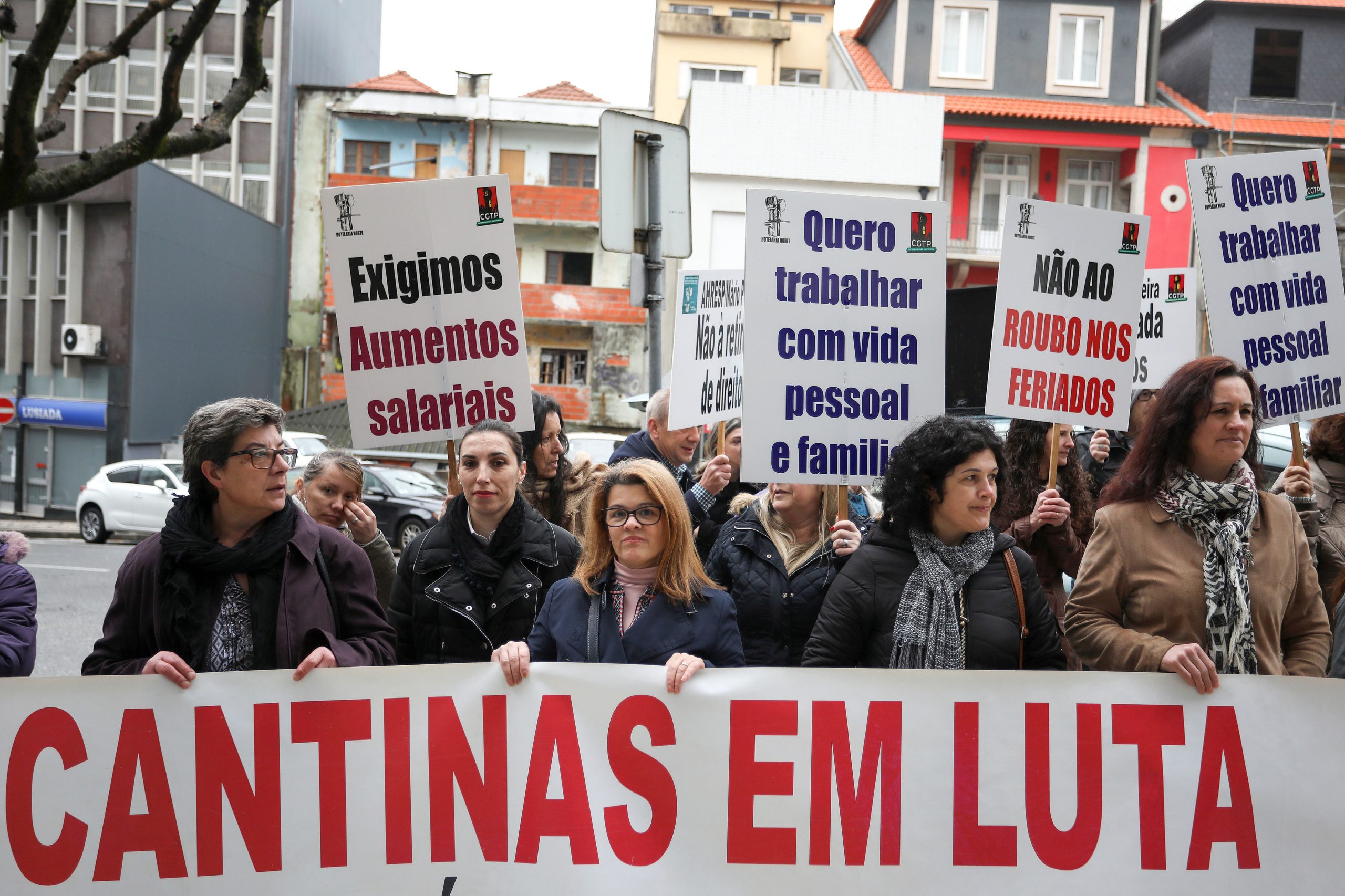 Trabalhadores das cantinas escolares em protesto terça-feira contra precariedade