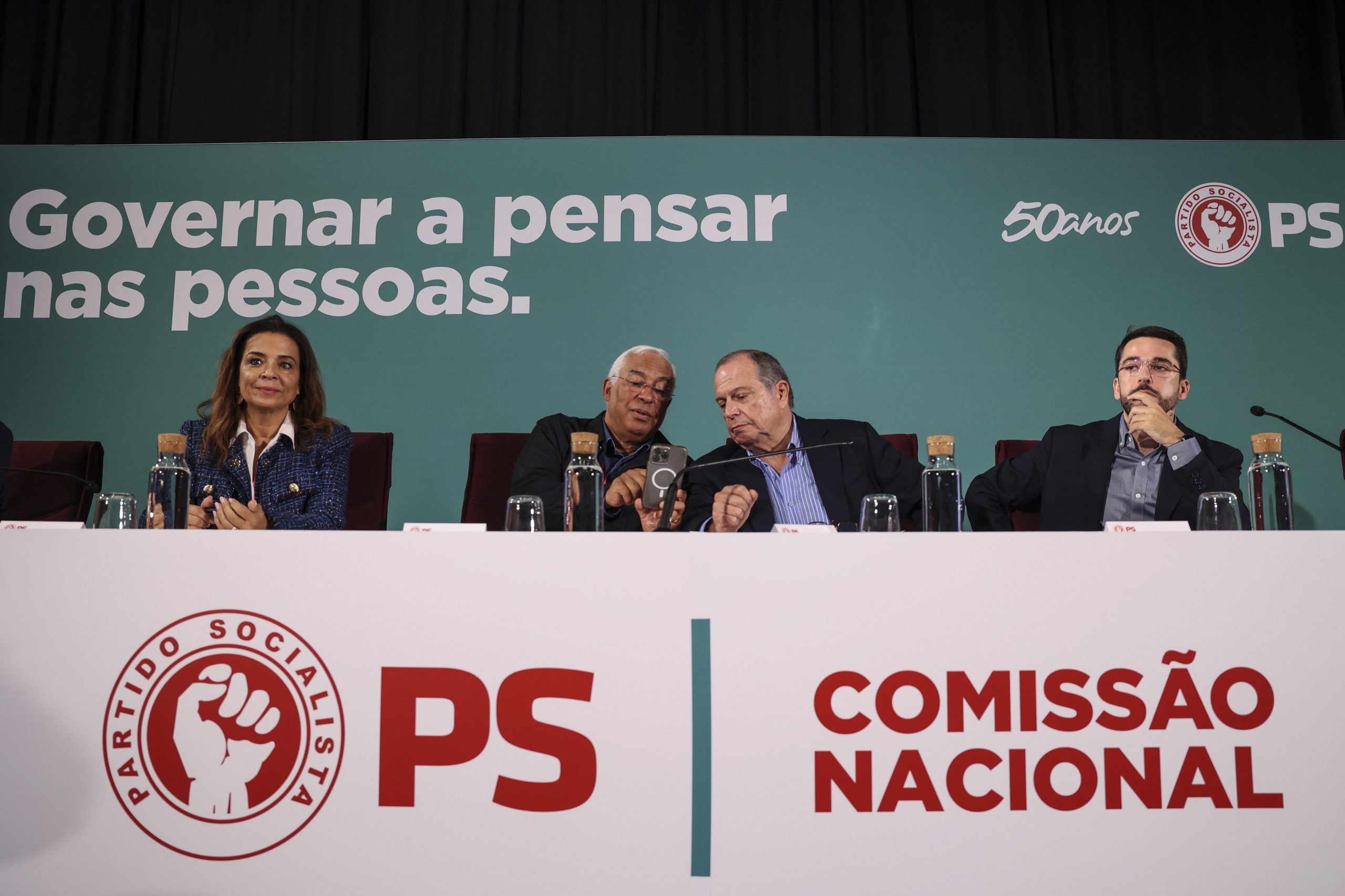PS reúne Comissão Nacional sábado para marcar eleições para novo líder e congresso