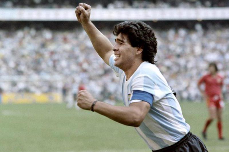 Maradona diz não dever um “euro ao Estado” italiano