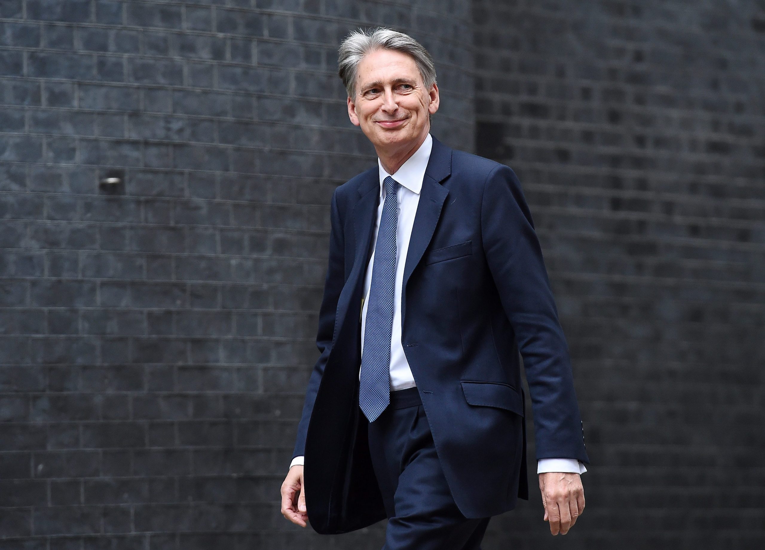 Brexit: Sair sem acordo não cumpriria referendo, ministro da Economia britânico