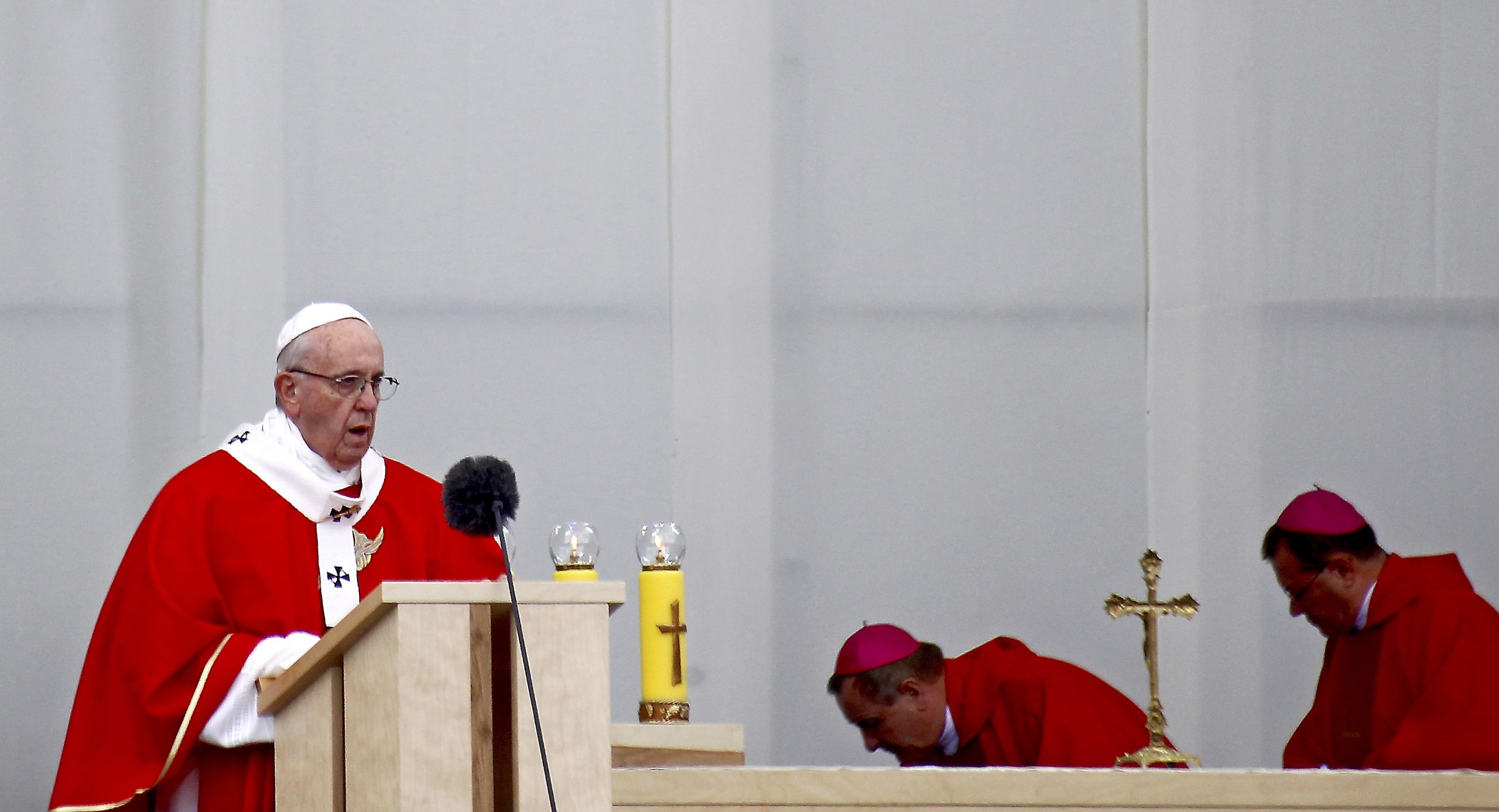 Papa reconhece que escândalos de abuso sexual estão a afastar fiéis católicos