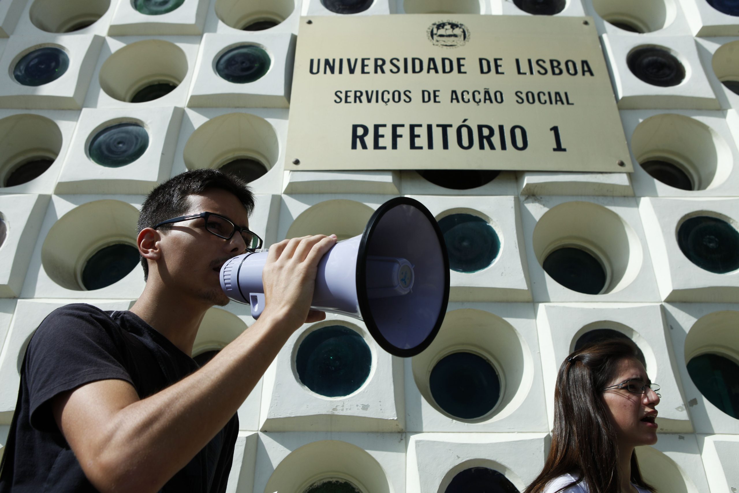 Refeições mais caras nas cantinas motiva protesto estudantil