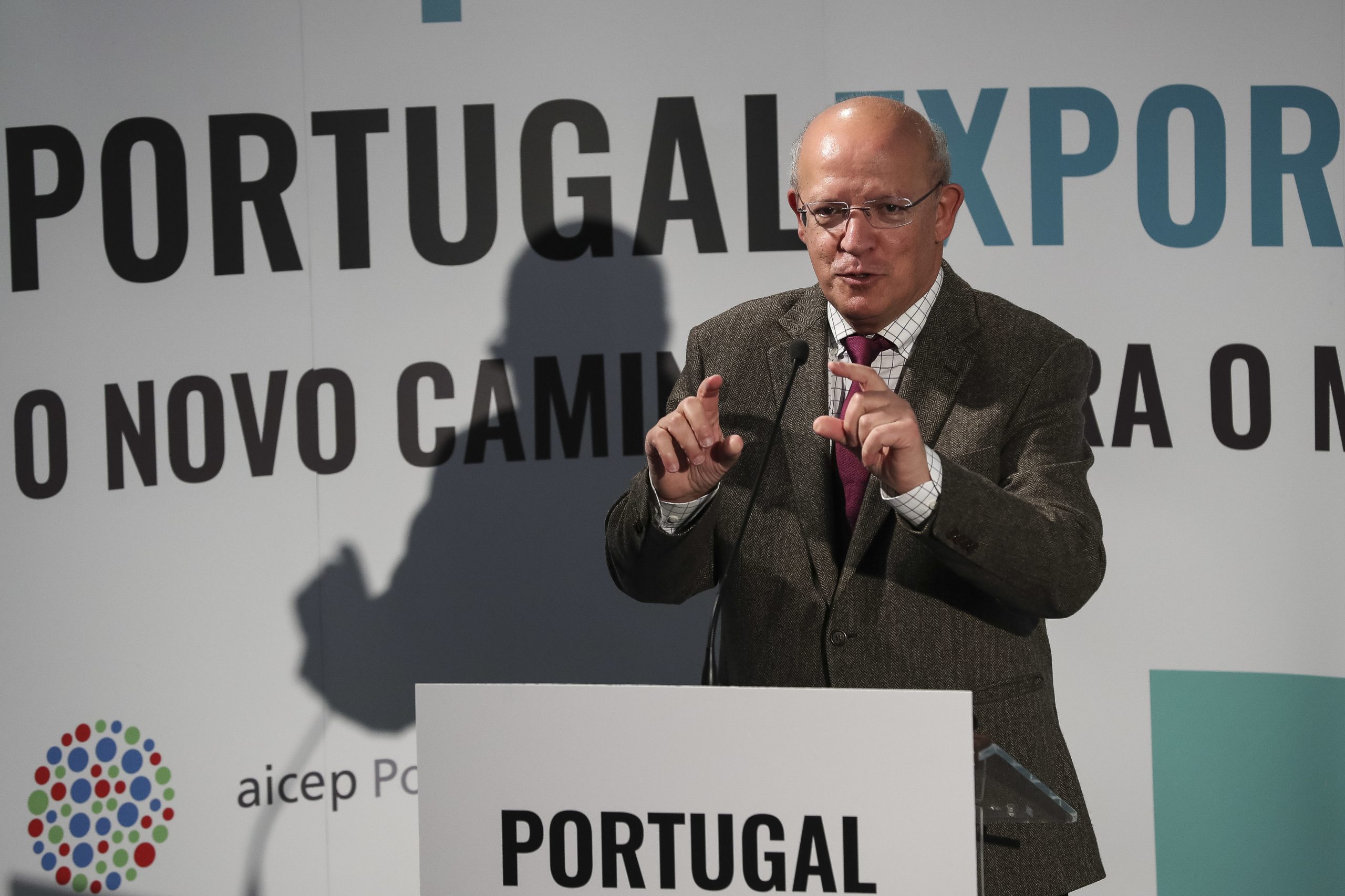 Relação Portugal/EUA pode ser enriquecida com Governo de Joe Biden, acredita Santos Silva