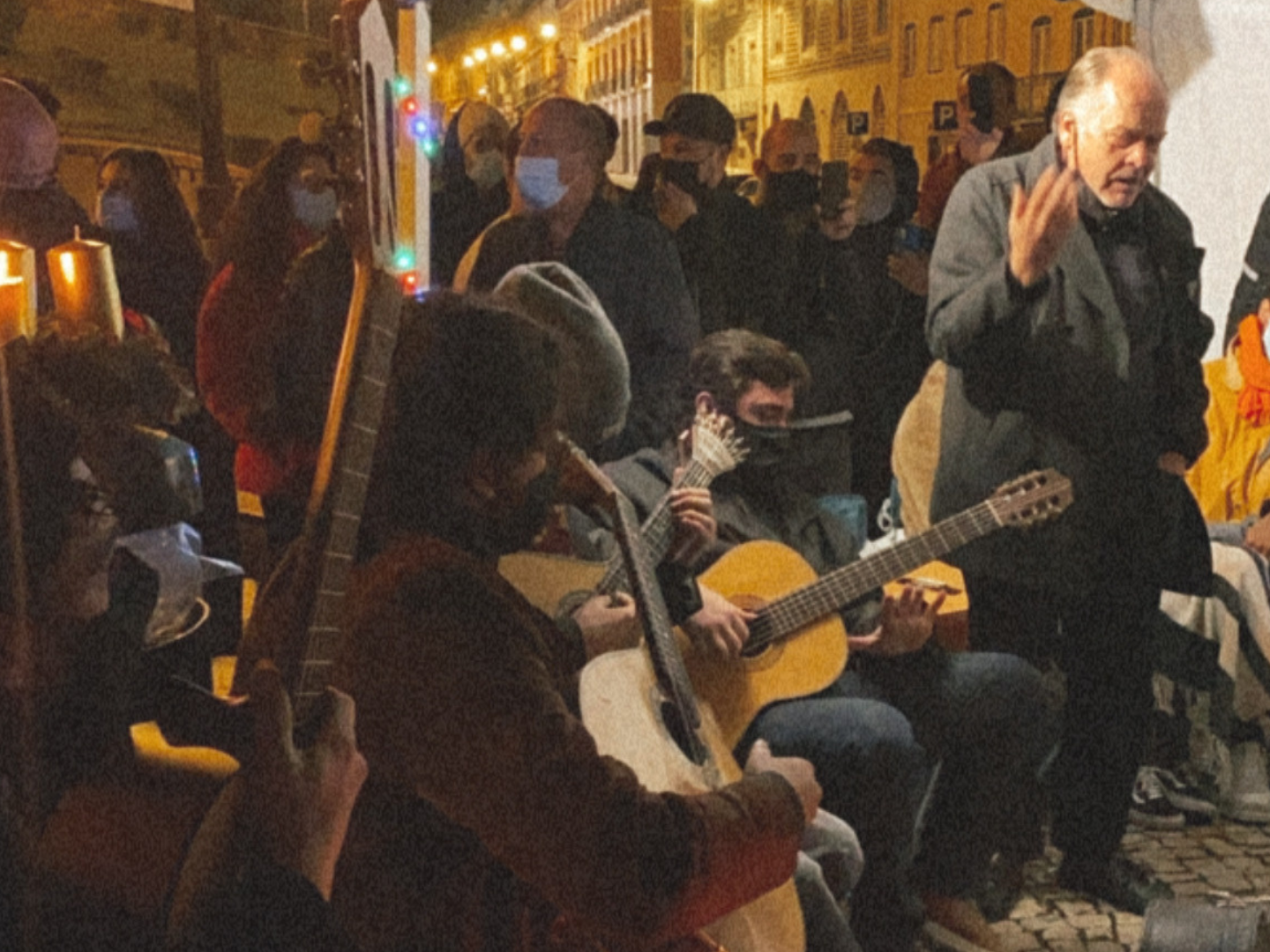 Fadistas de Lisboa organizam noite de fados para o movimento ‘A pão e água’, que faz greve de fome à frente da Assembleia