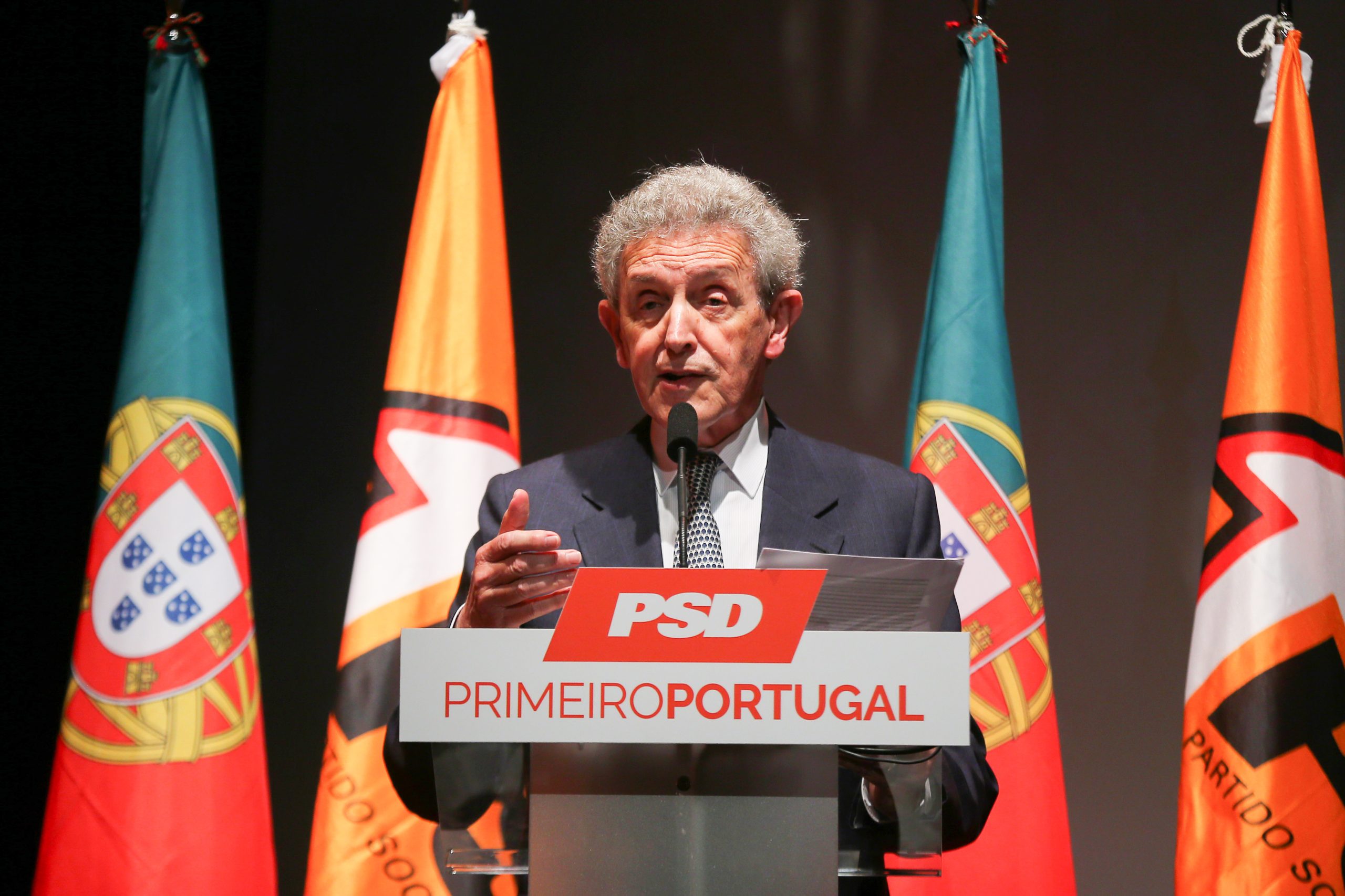 Governo dos Açores: É “preciso fazer orelhas moucas” às críticas, diz Mota Amaral