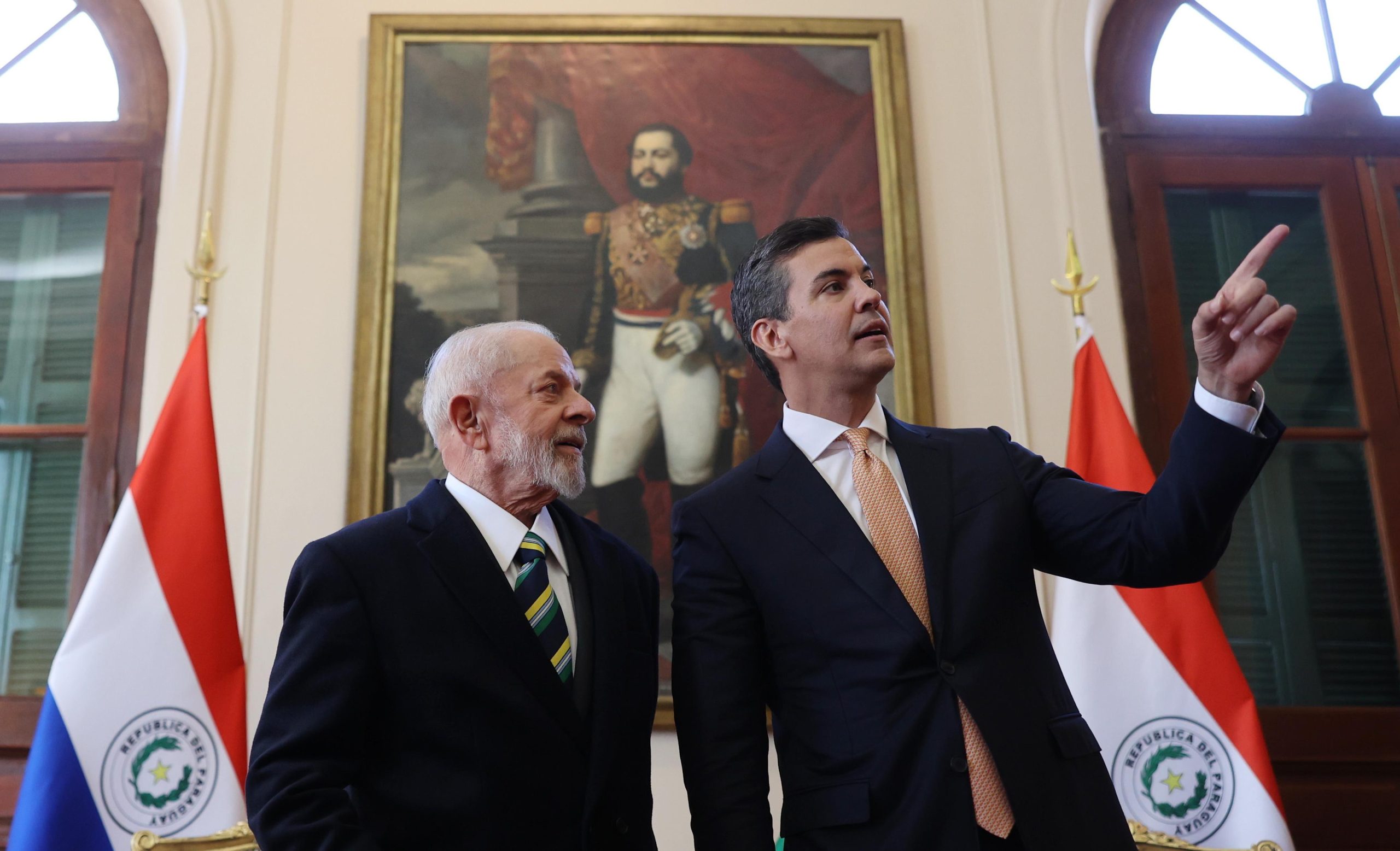 Paraguai extradita para o Brasil dois homens acusados de tráfico de droga