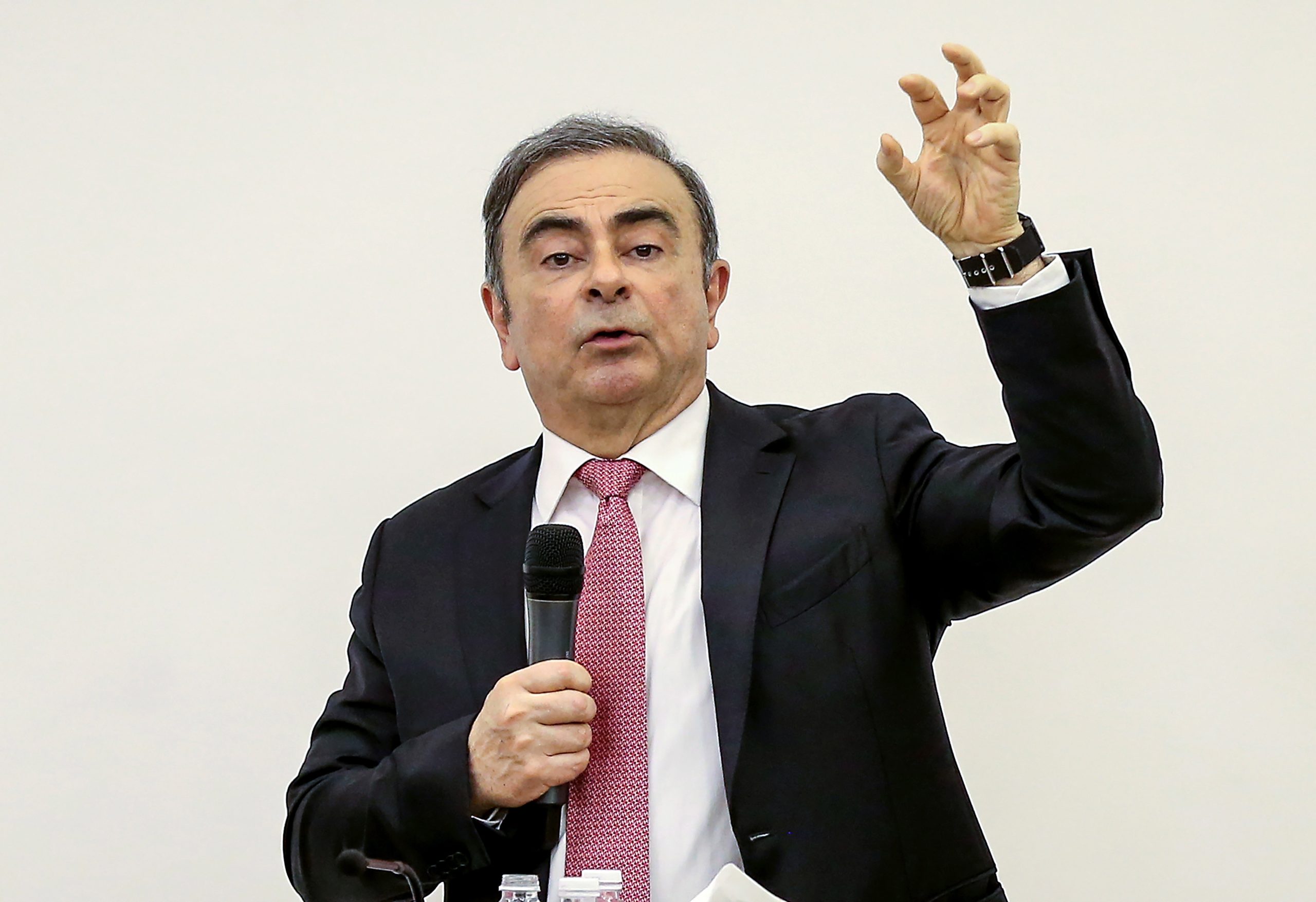 Japão acusa dois americanos de ajudar na fuga de Carlos Ghosn, ex-CEO da Renault-Nissan
