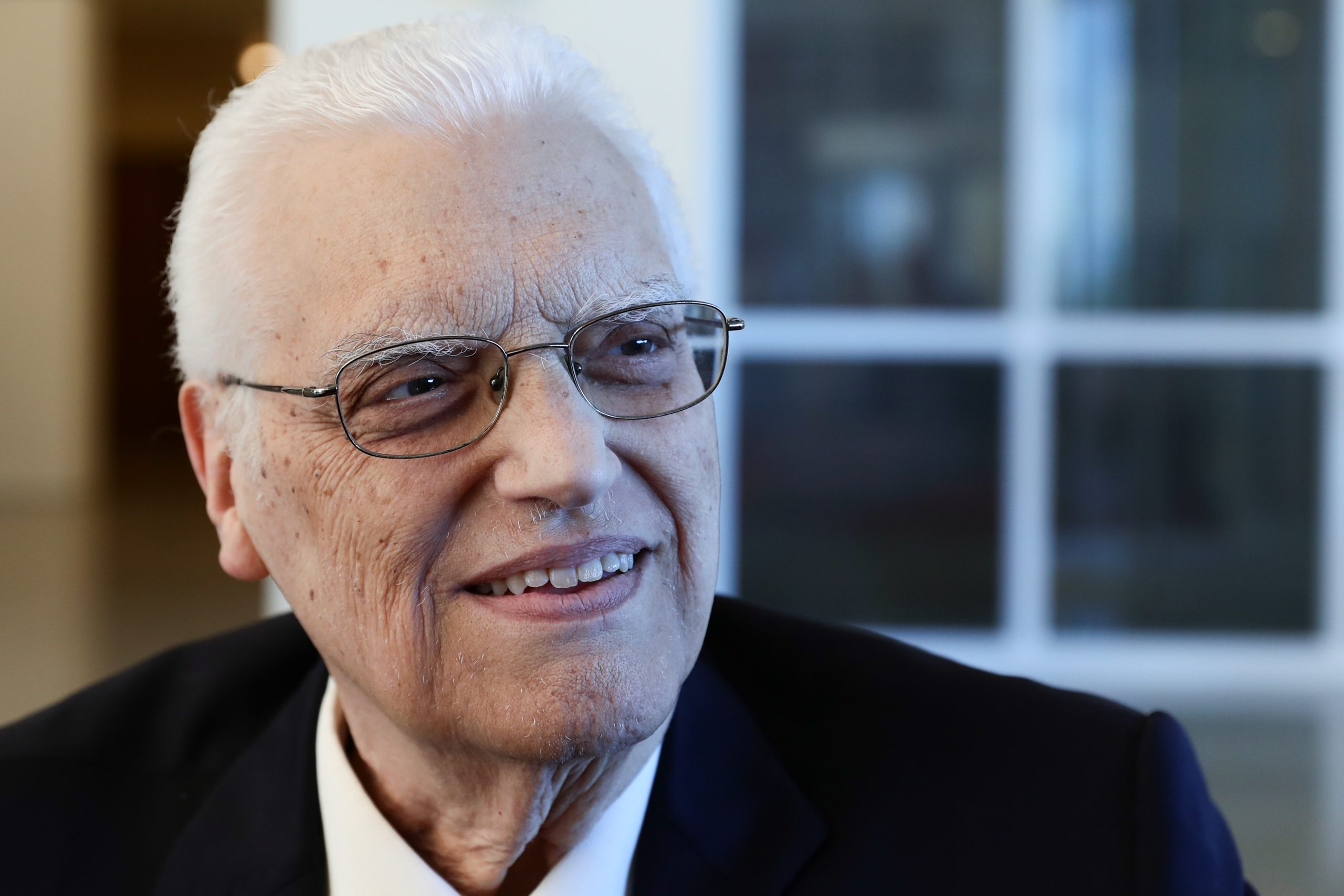 Morte de Freitas do Amaral marca o penúltimo dia de campanha