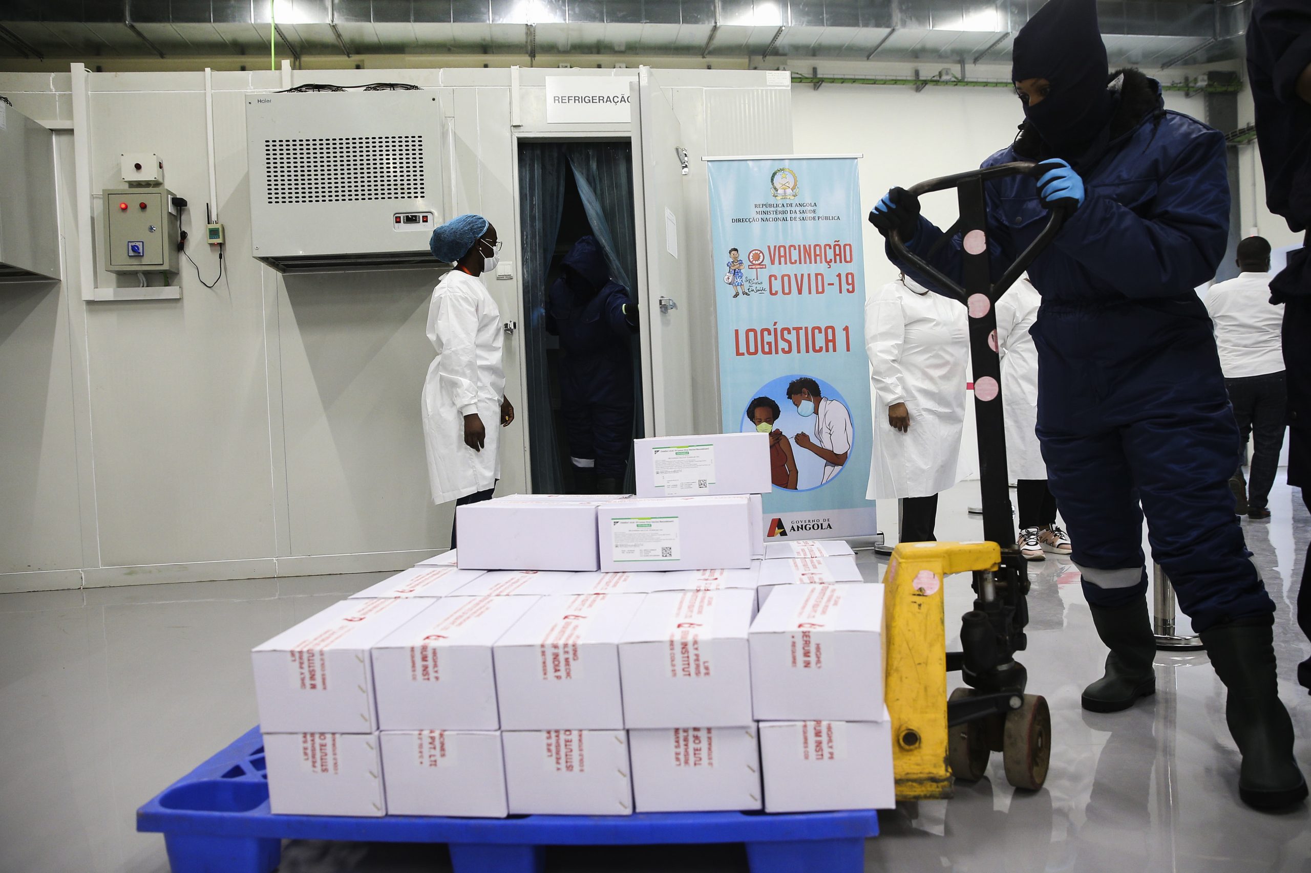 Portugal doa hoje a Angola 200 mil doses de vacina AstraZeneca