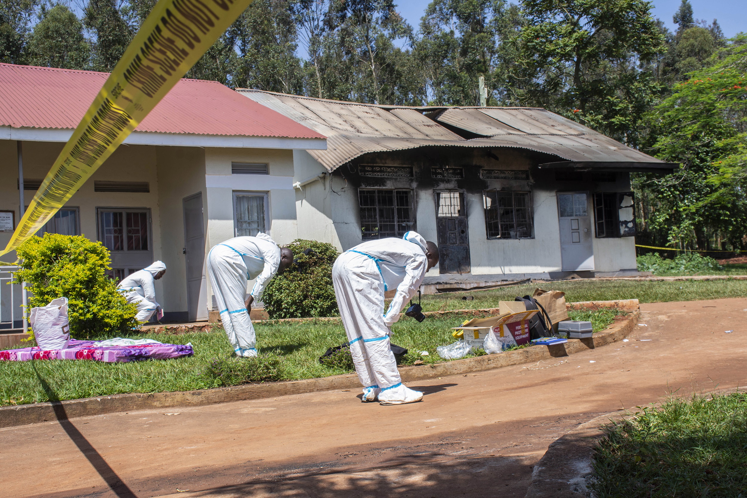 Ataque a escola no Uganda fez 41 mortos, 38 deles eram estudantes
