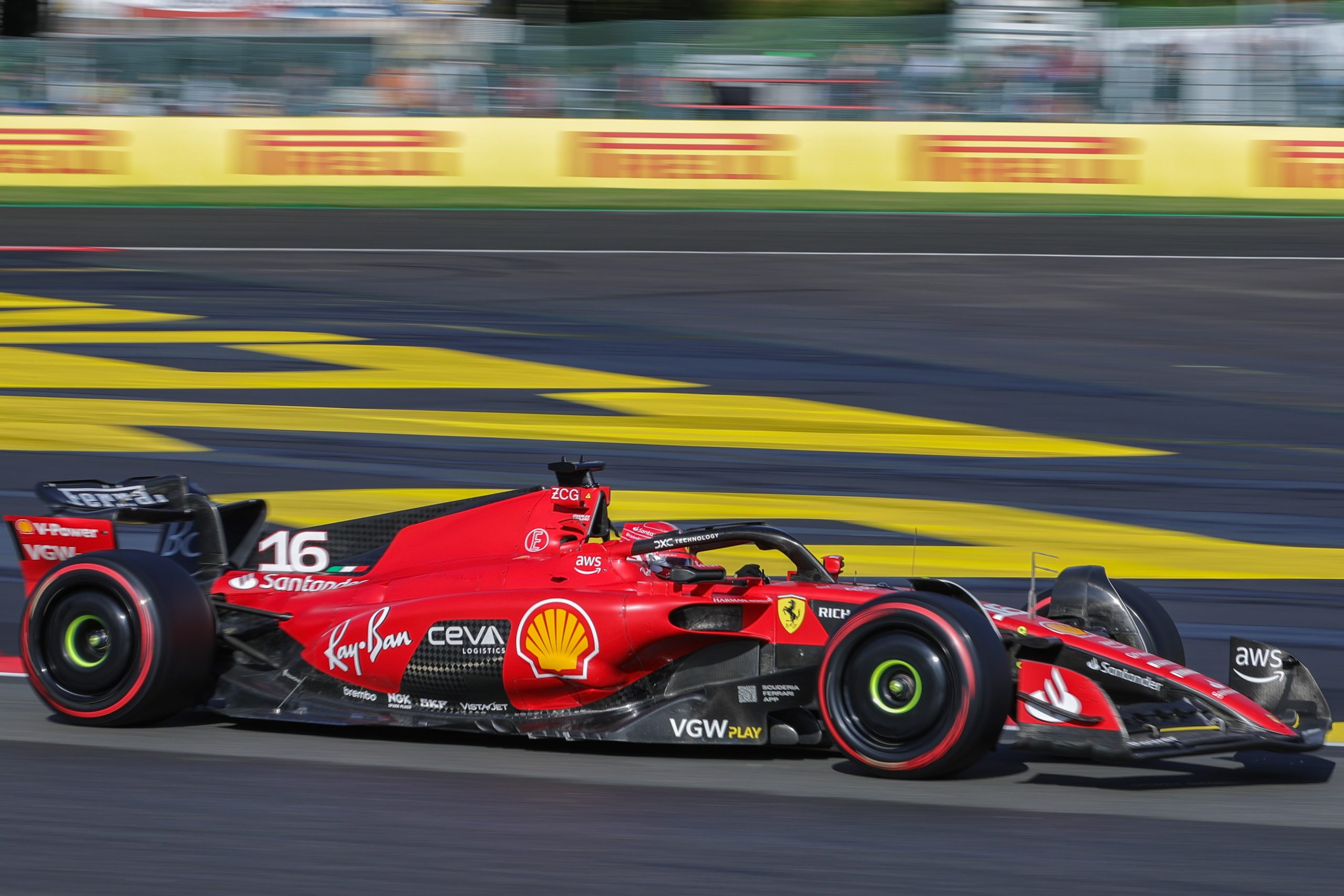 Max Verstappen fez o melhor tempo na qualificação mas é Leclerc que sai da ‘pole’