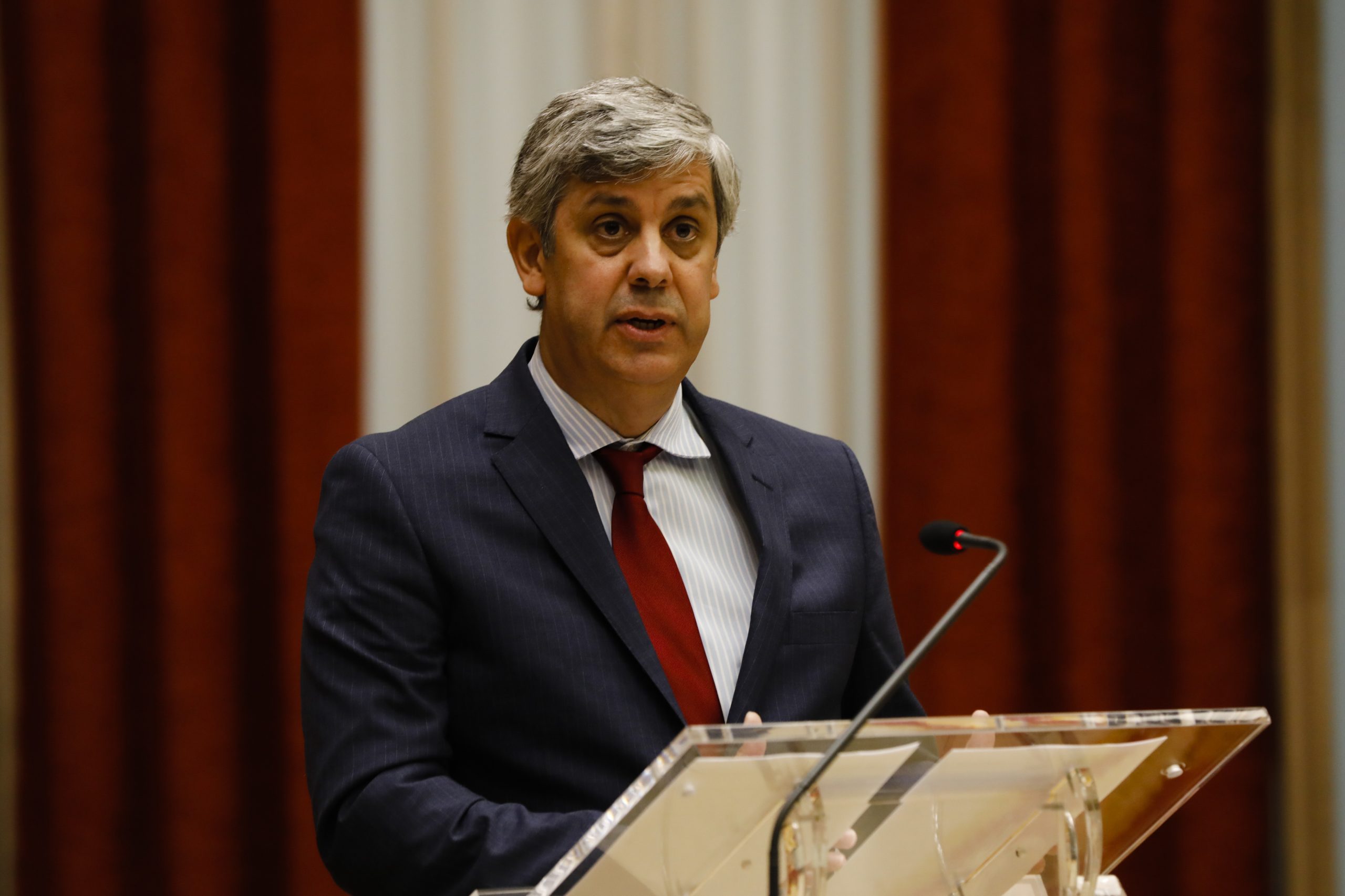 Ministro das Finanças diz que serão os cidadãos a avaliar trabalho do Banco de Portugal