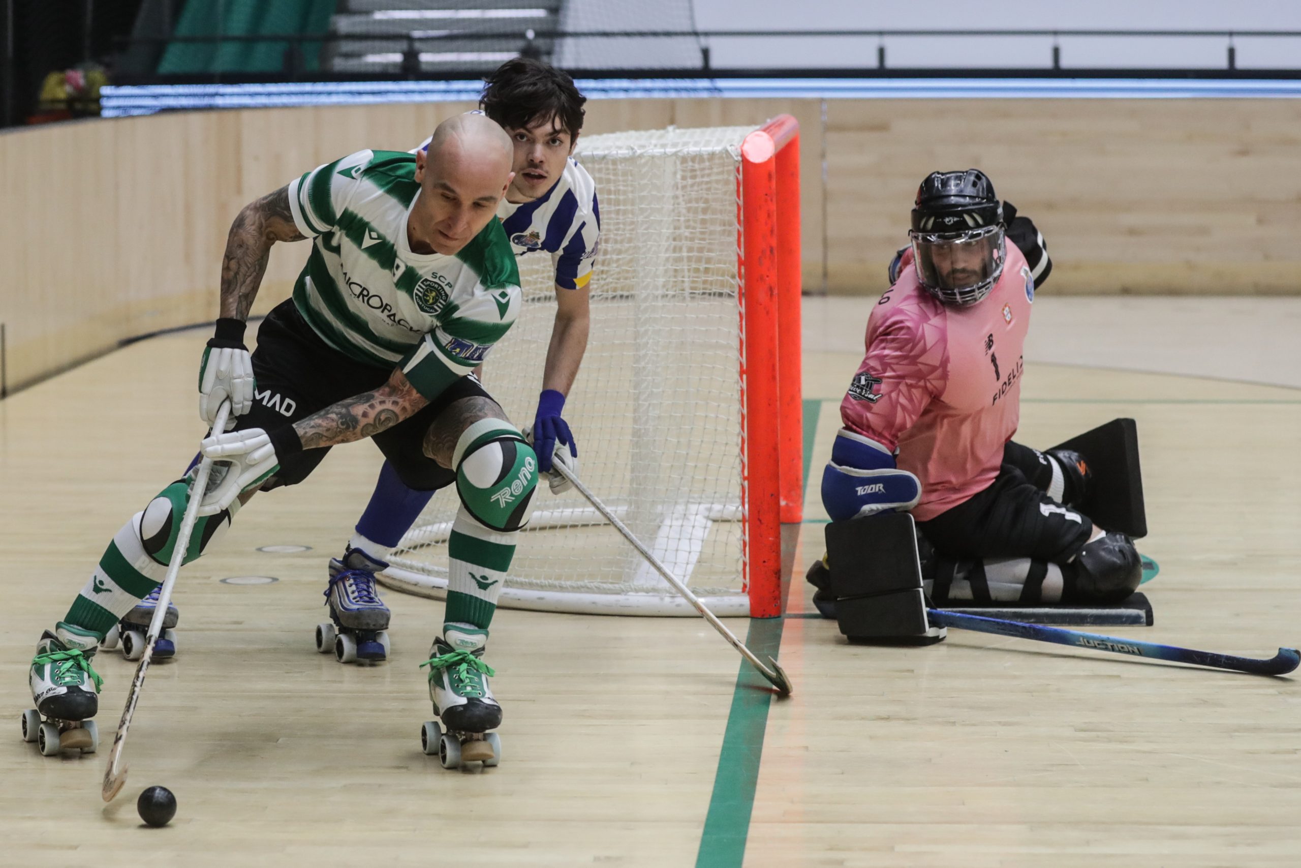 Sporting vence FC Porto em clássico de hóquei em patins e continua líder isolado