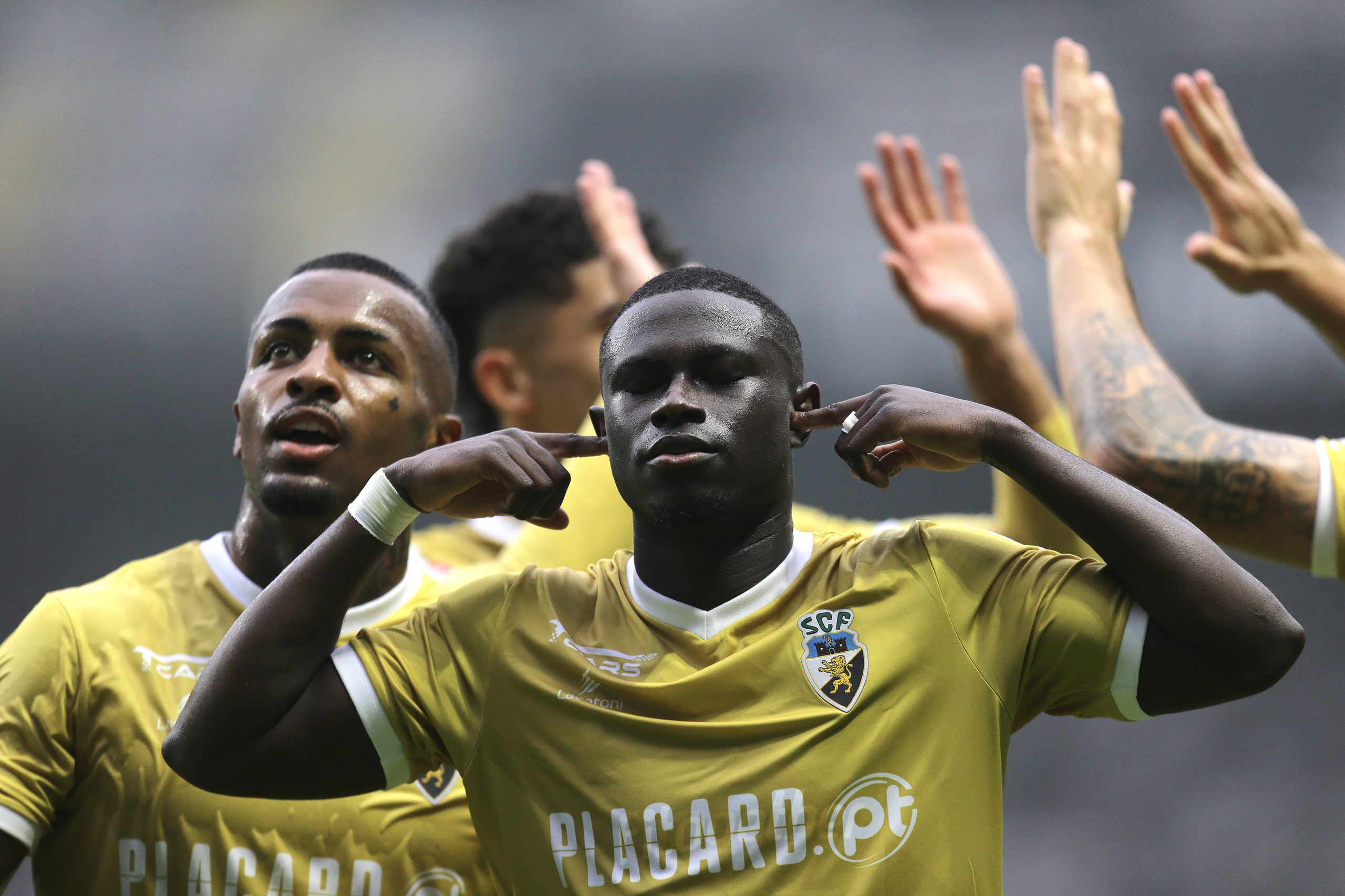 Tribunal Arbitral do Desporto absolve Farense de castigo por insultos racistas