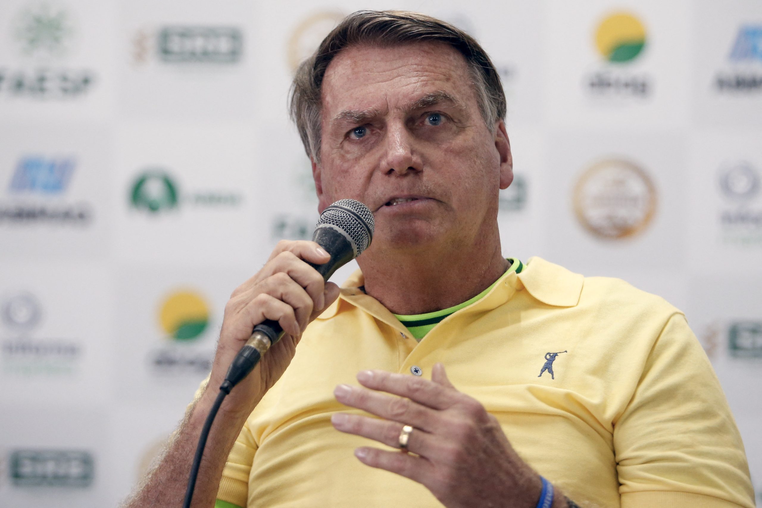 Bolsonaro internado em São Paulo com infeção de pele e dor abdominal