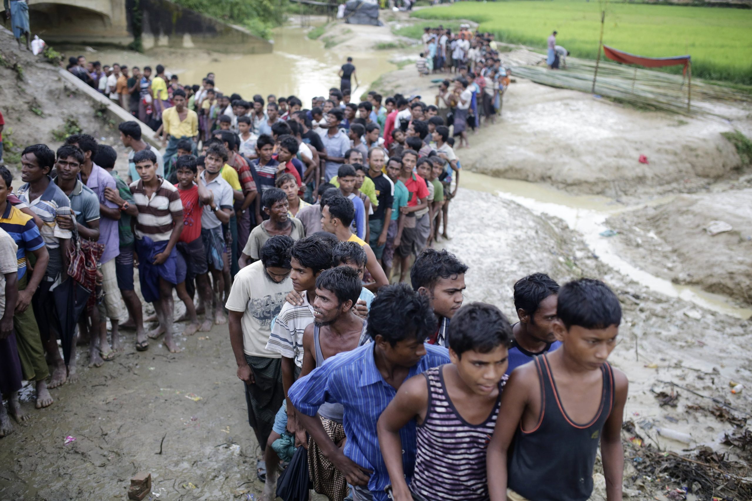 Pelo menos 12 mortos em naufrágio de barco com refugiados rohingya