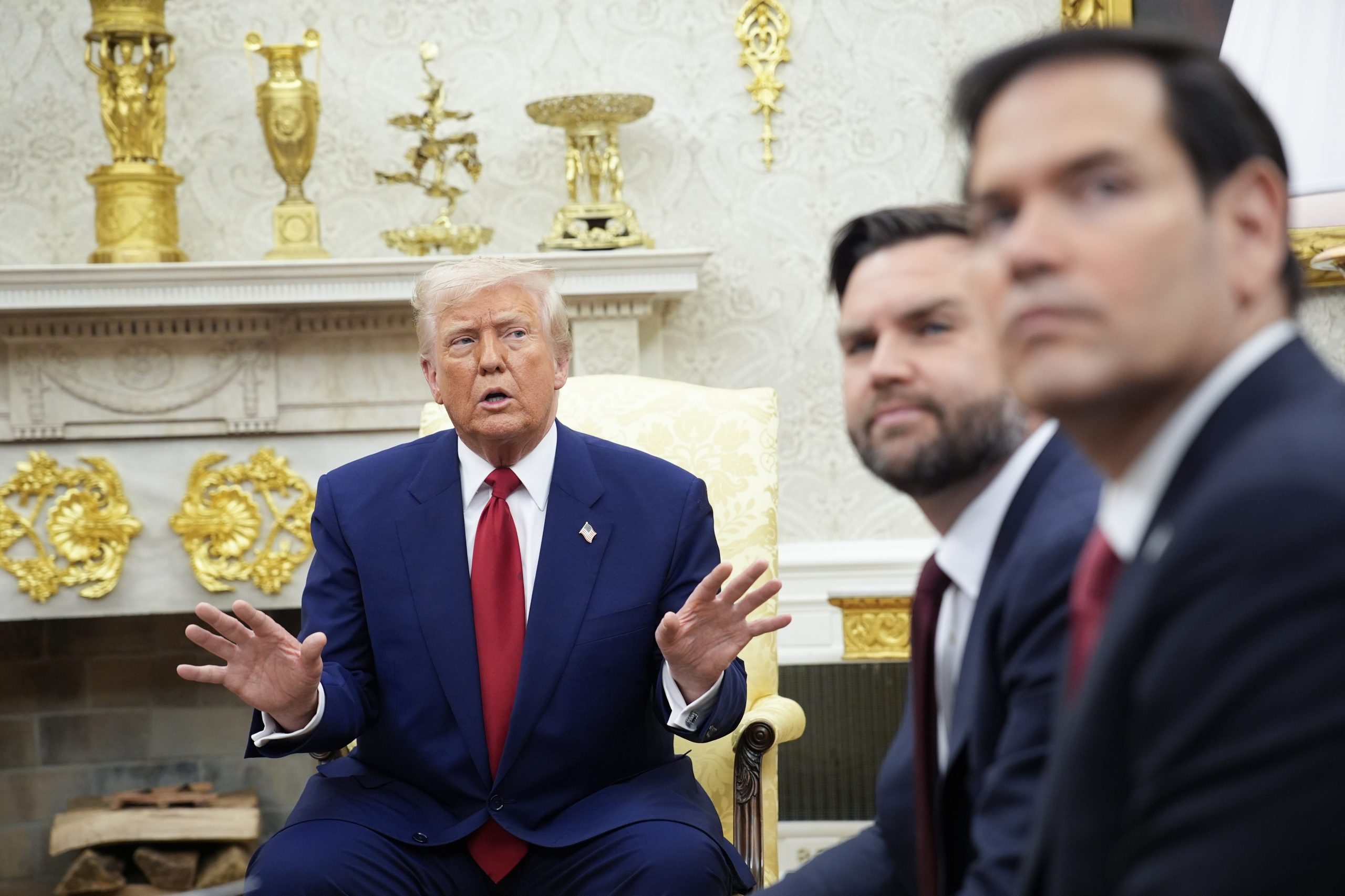 Trump anuncia coligação militar contra cartéis e fala em acordo com Cuba